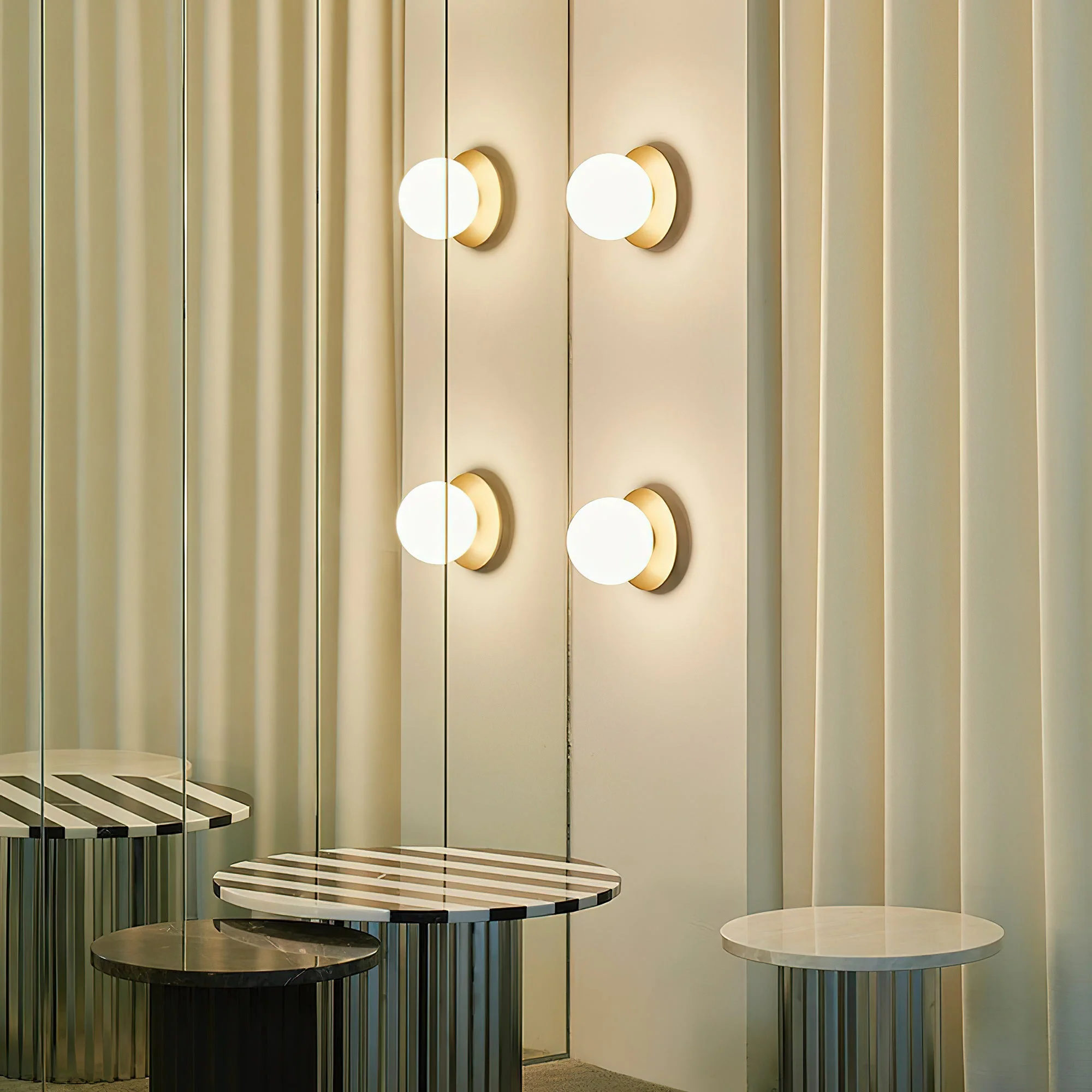 Liila Modern Glass Wall Light - Image 4