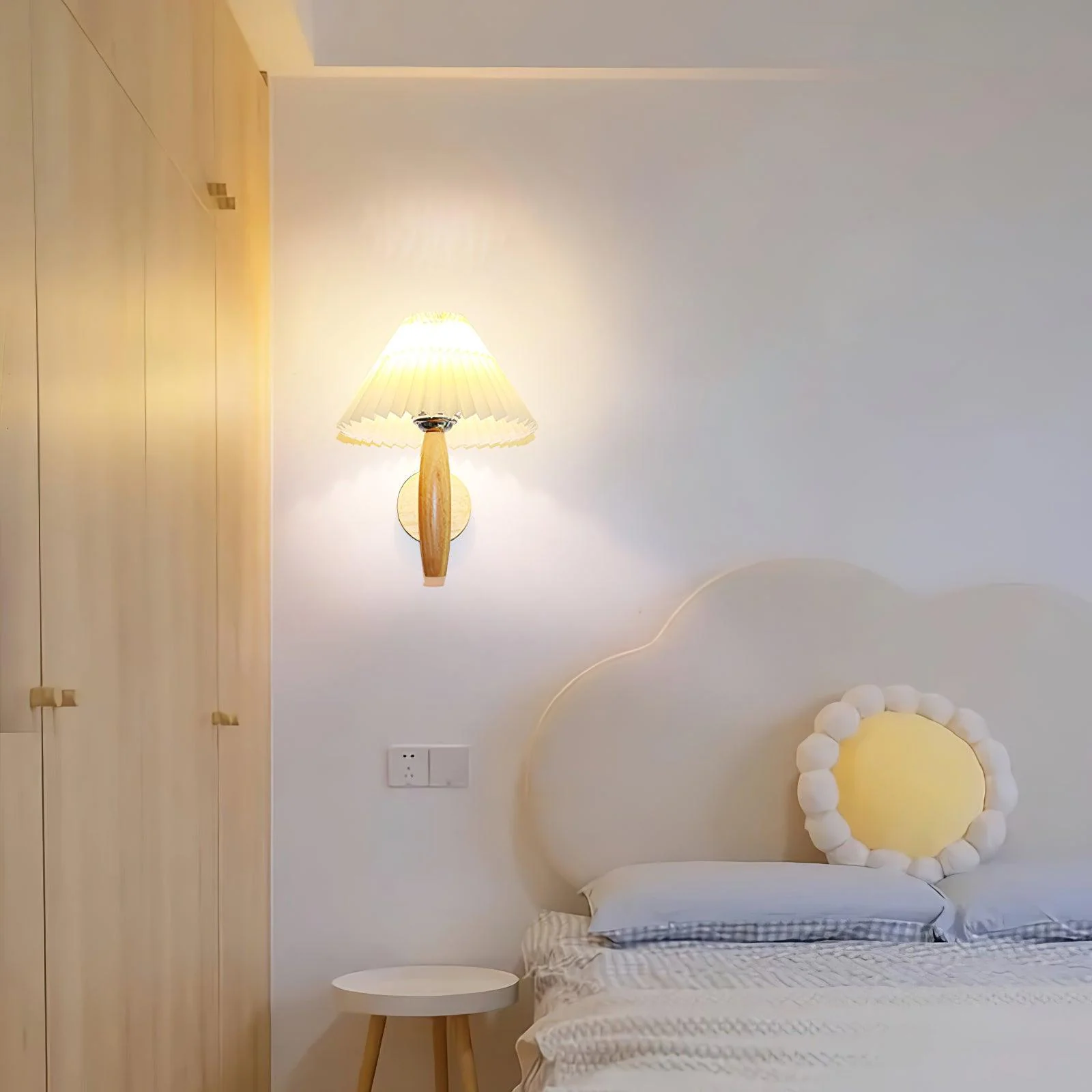 Lincoln Modern Wood Wall Lamp - Image 3