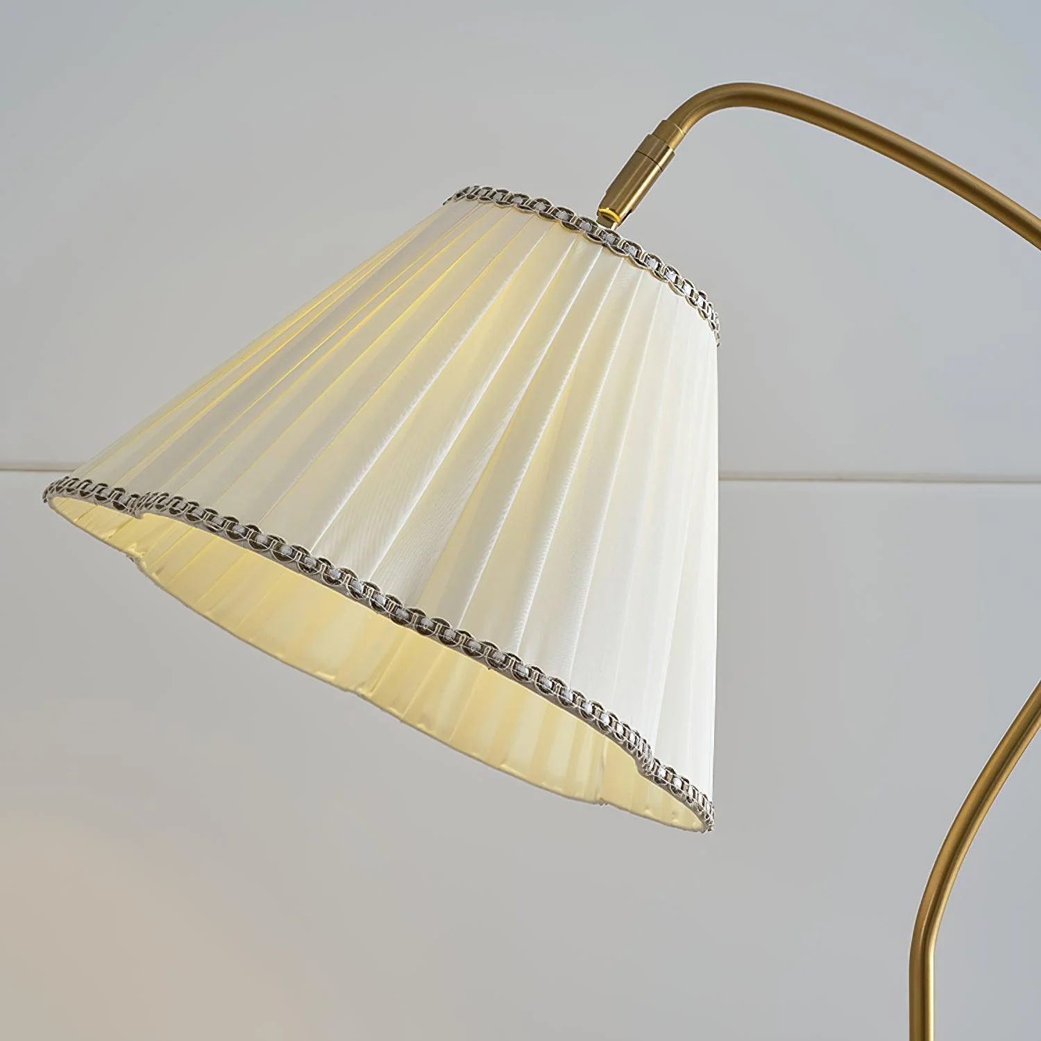 Living Farmhouse Floor Lamp - Image 15