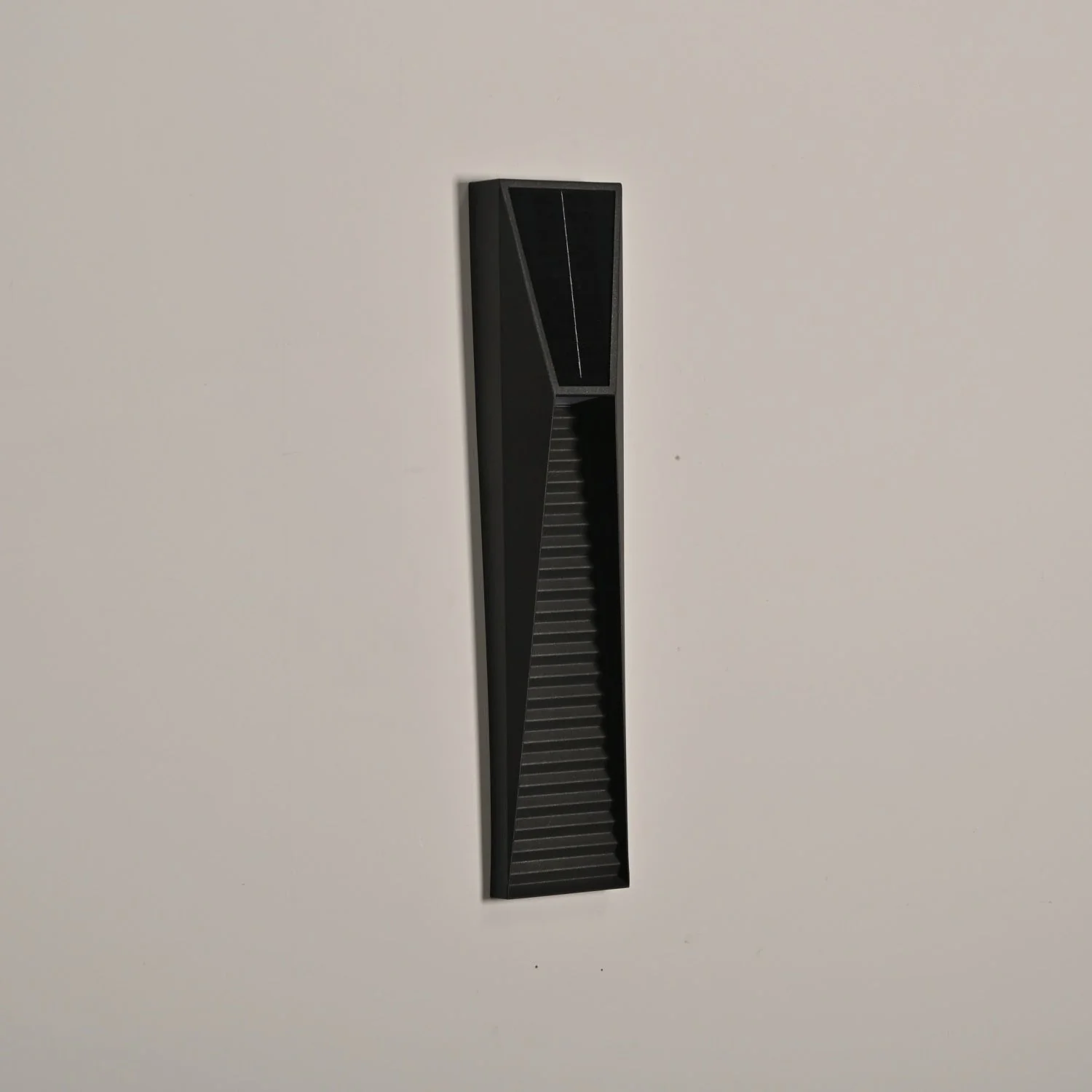 Luca Minimalist Outdoor Light - Image 12