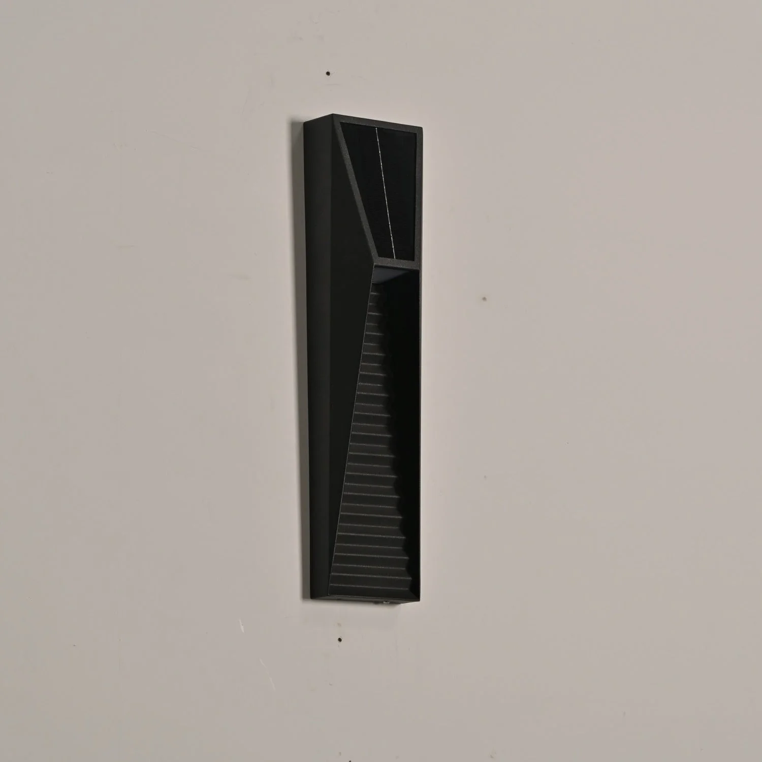 Luca Minimalist Outdoor Light - Image 20