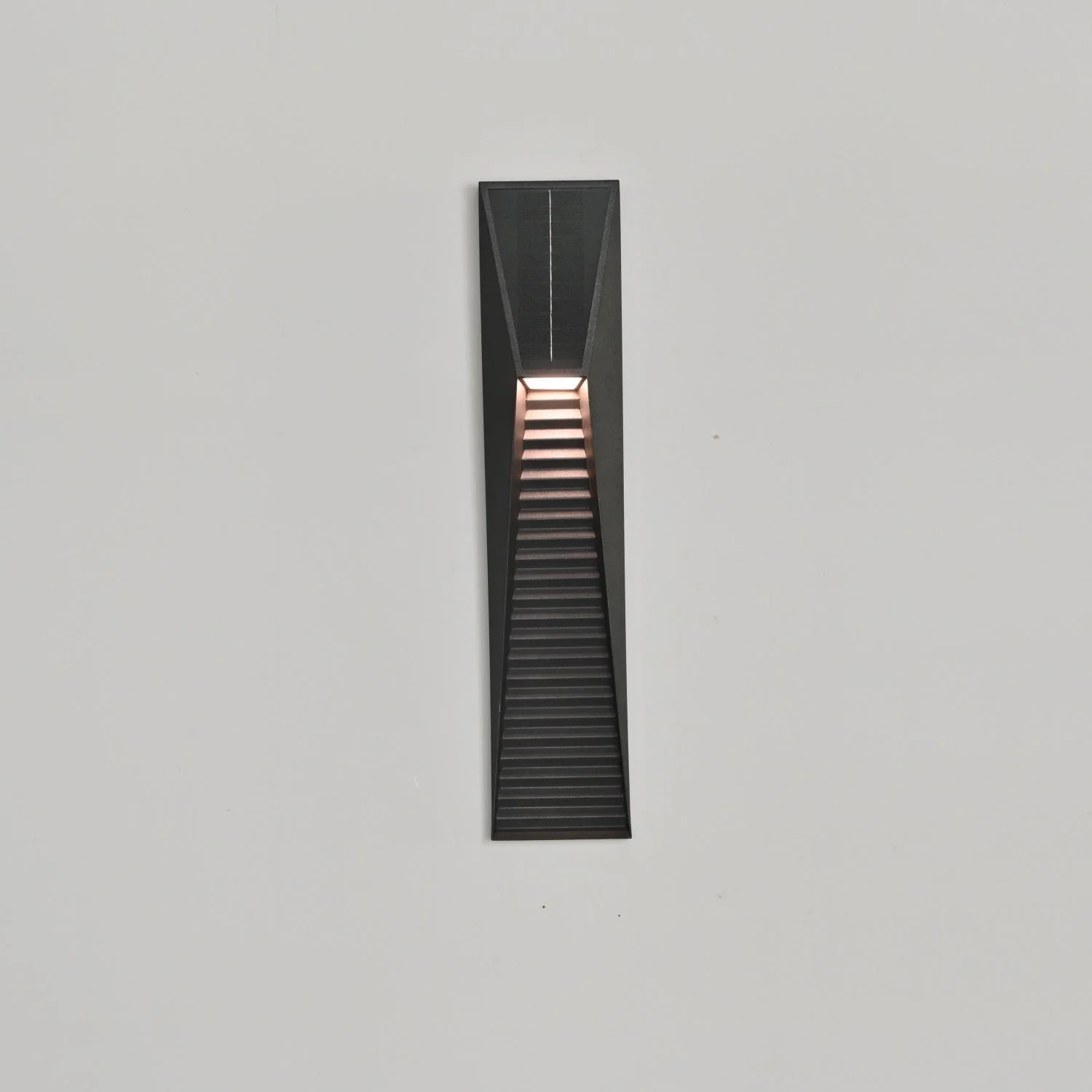 Luca Minimalist Outdoor Light - Image 4