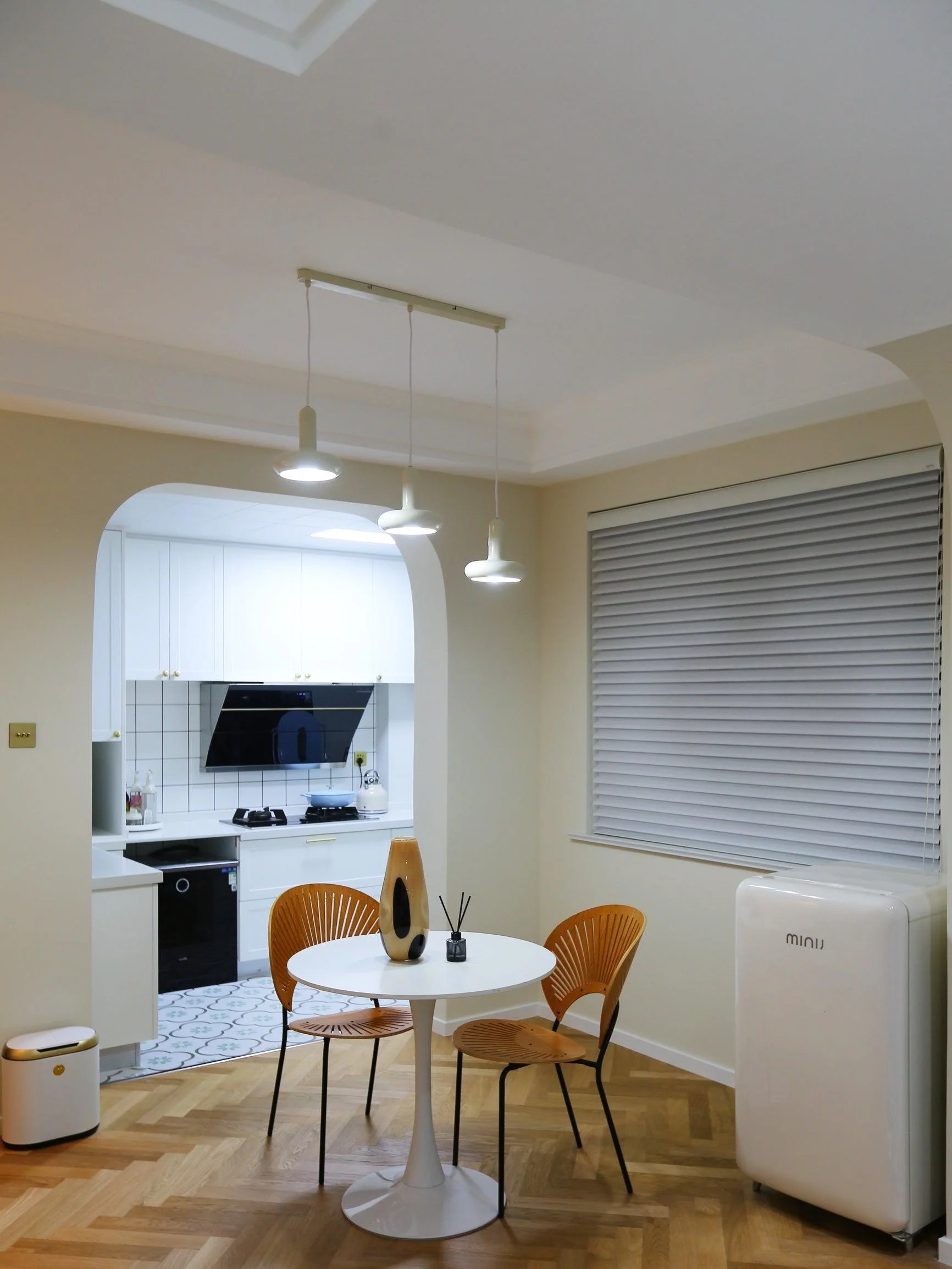 Lunaren Cozy Classic Pendant Light - Image 10
