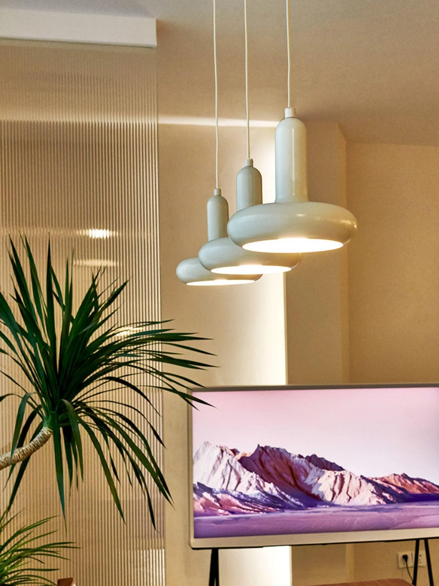 Lunaren Cozy Classic Pendant Light - Image 20