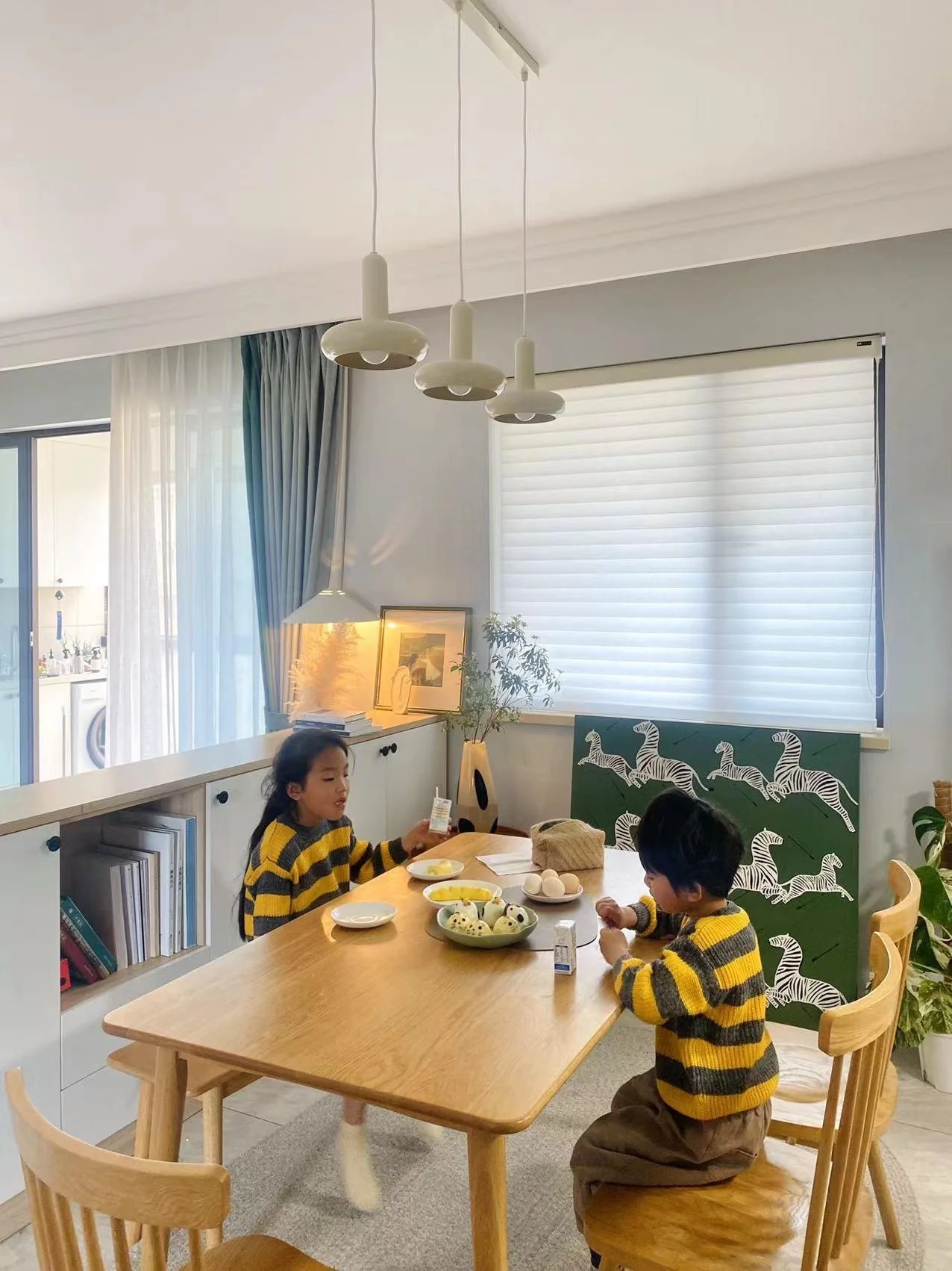 Lunaren Cozy Classic Pendant Light - Image 24