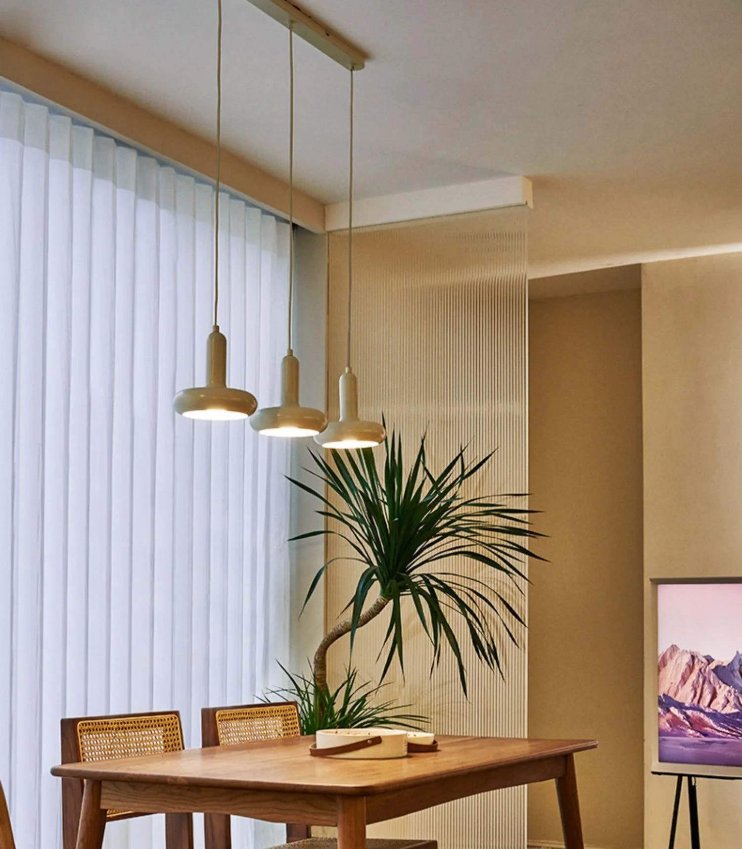 Lunaren Cozy Classic Pendant Light - Image 38