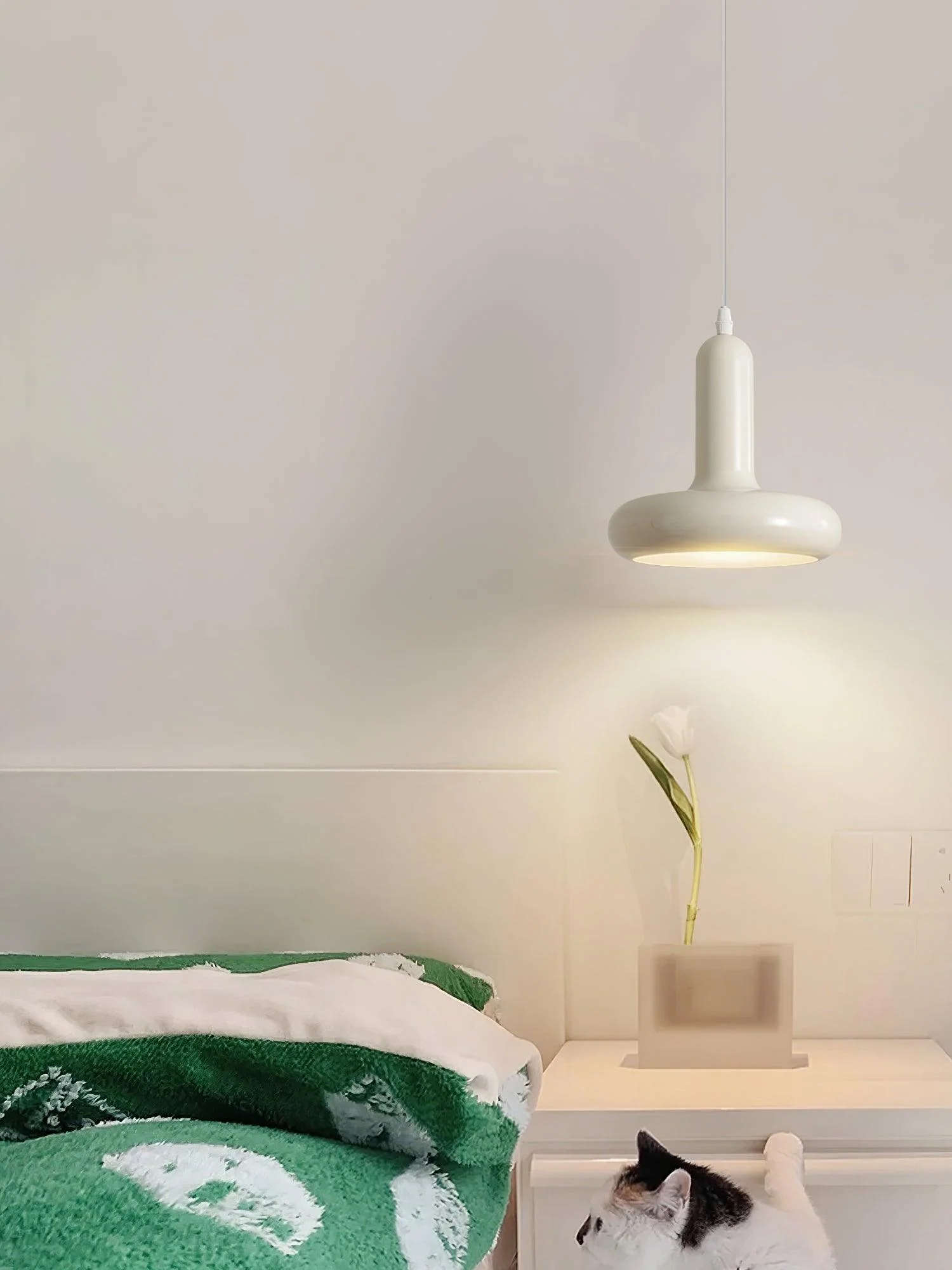 Lunaren Cozy Classic Pendant Light - Image 40