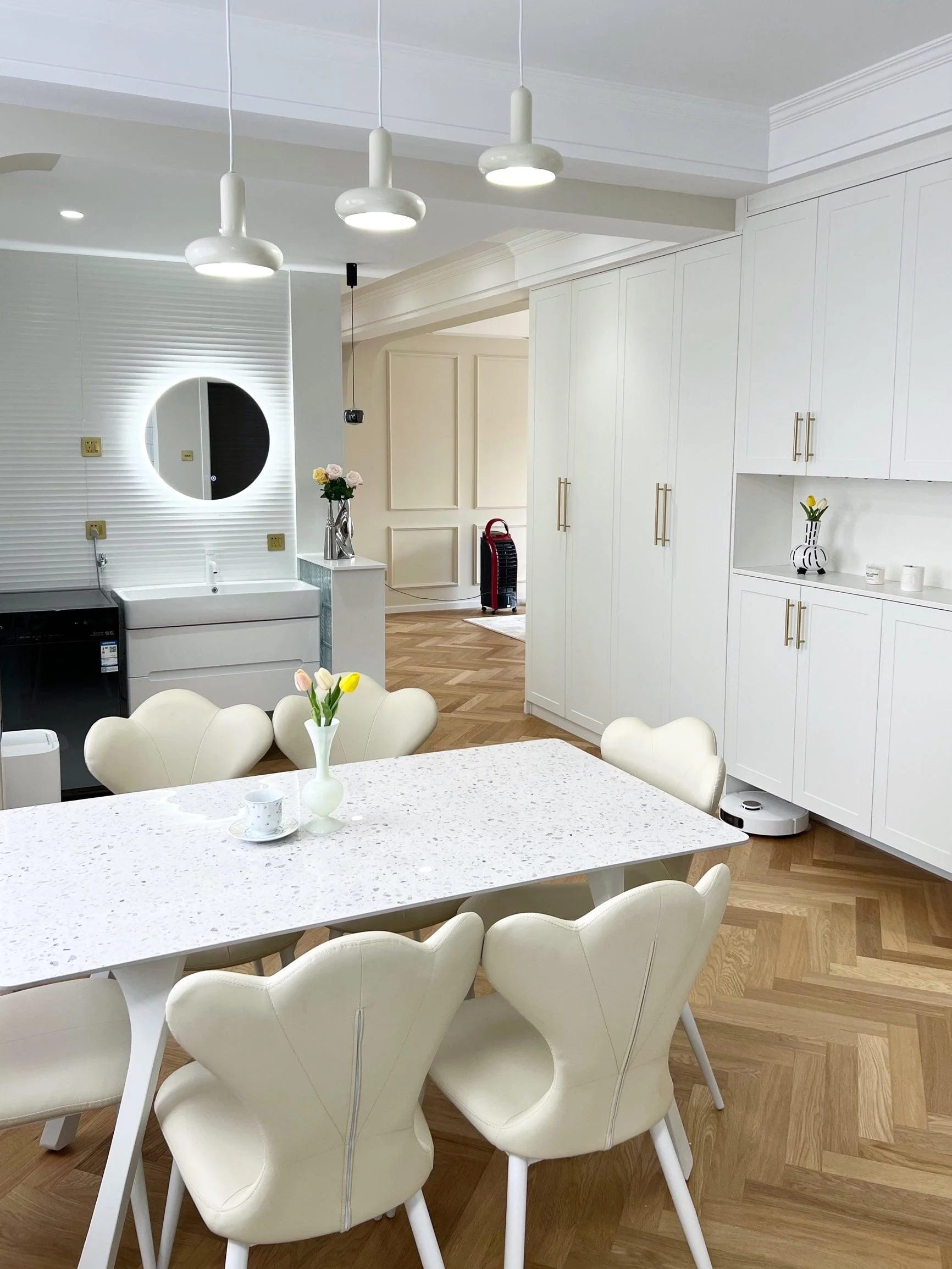 Lunaren Cozy Classic Pendant Light - Image 43