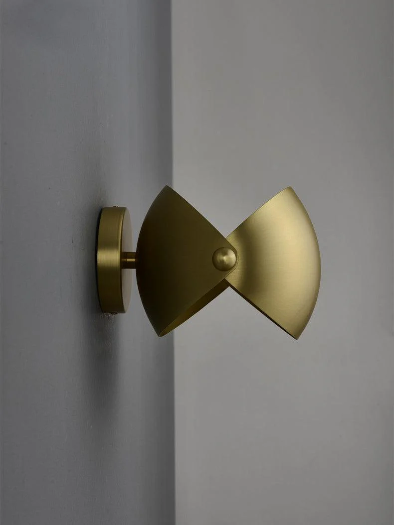 Luno Elegant Brass Wall Lamp - Image 13