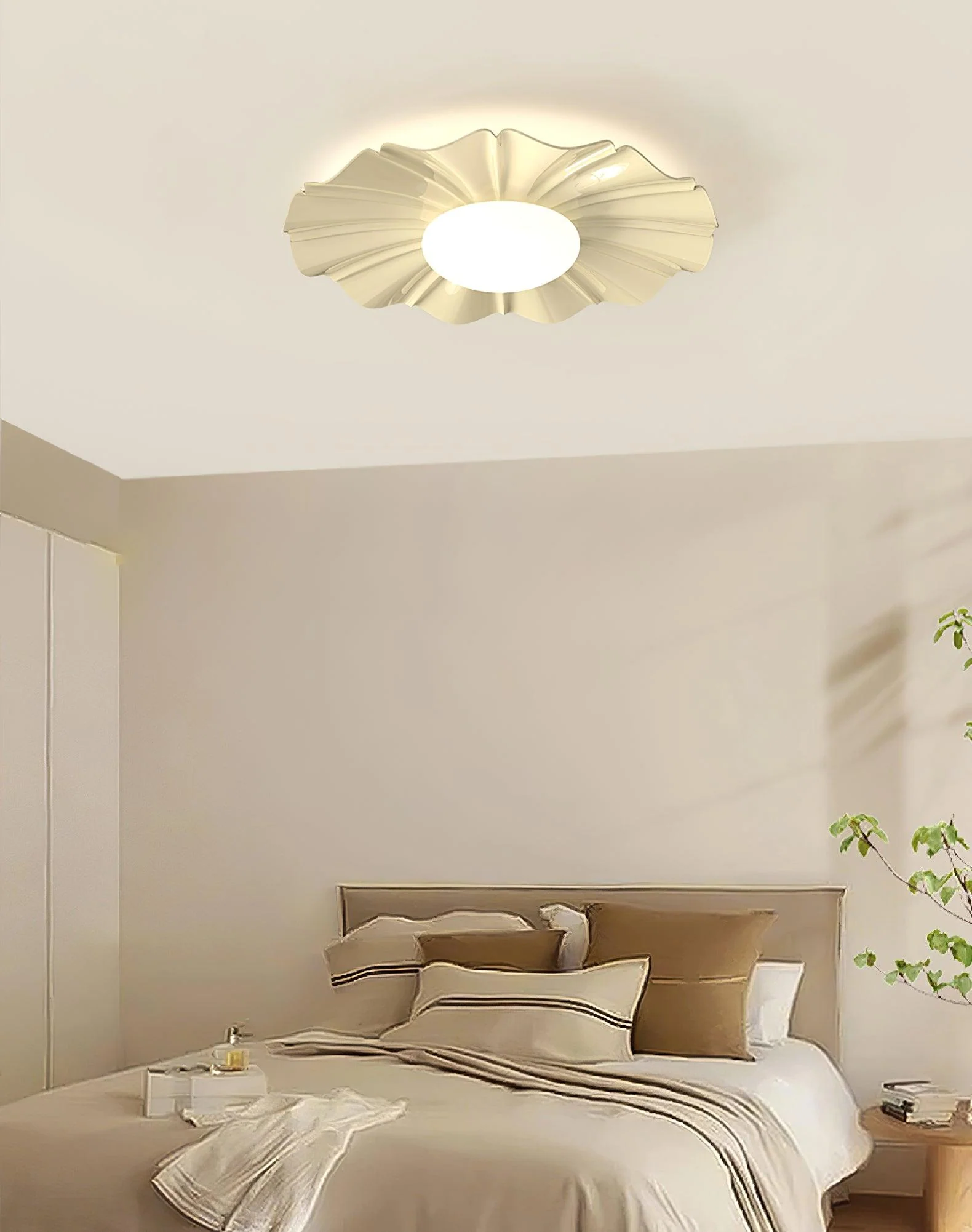 Lustra Ceiling Light Gold LED Scalloped for Bedroom - Image 14