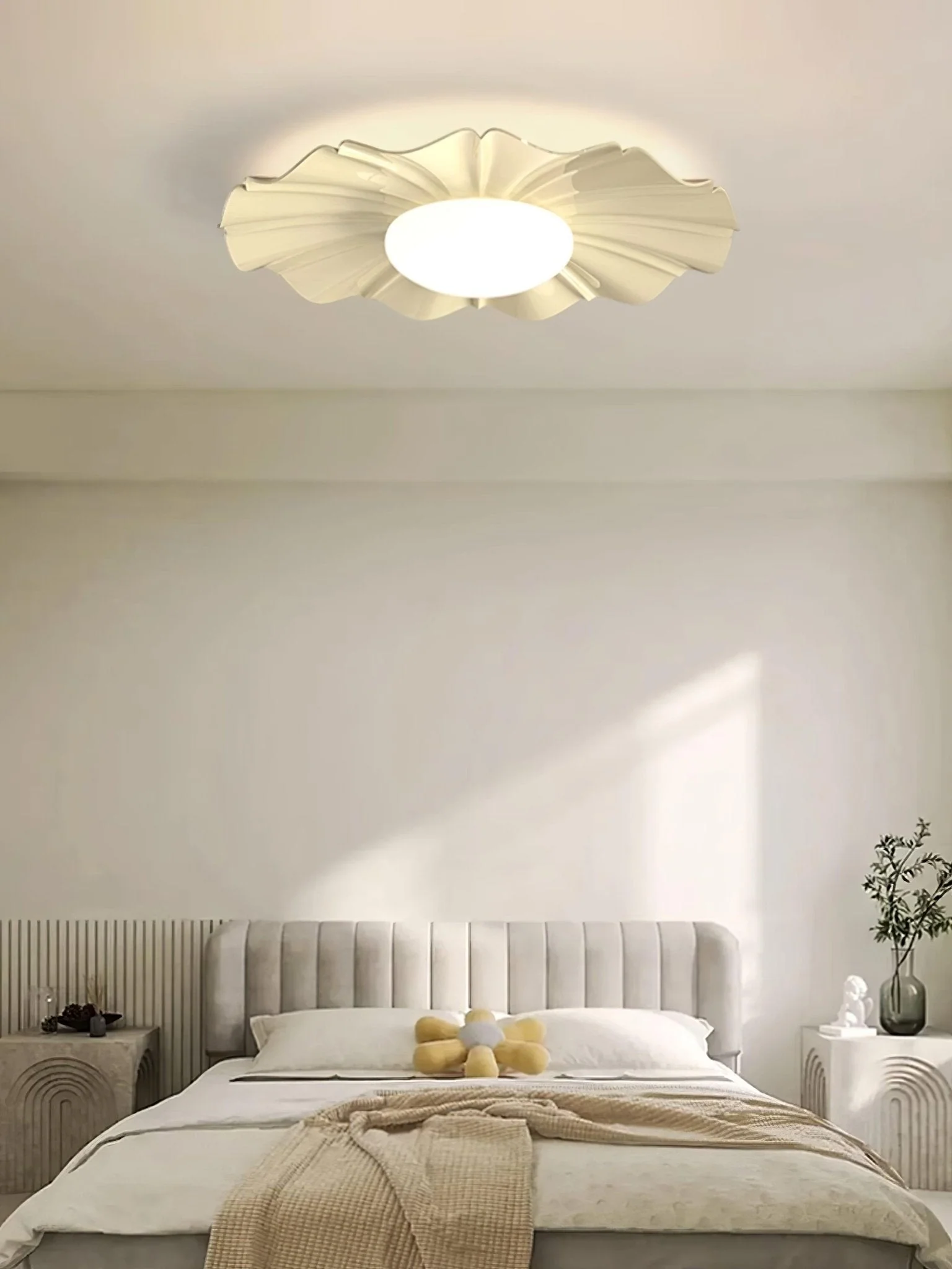 Lustra Ceiling Light Gold LED Scalloped for Bedroom - Image 17