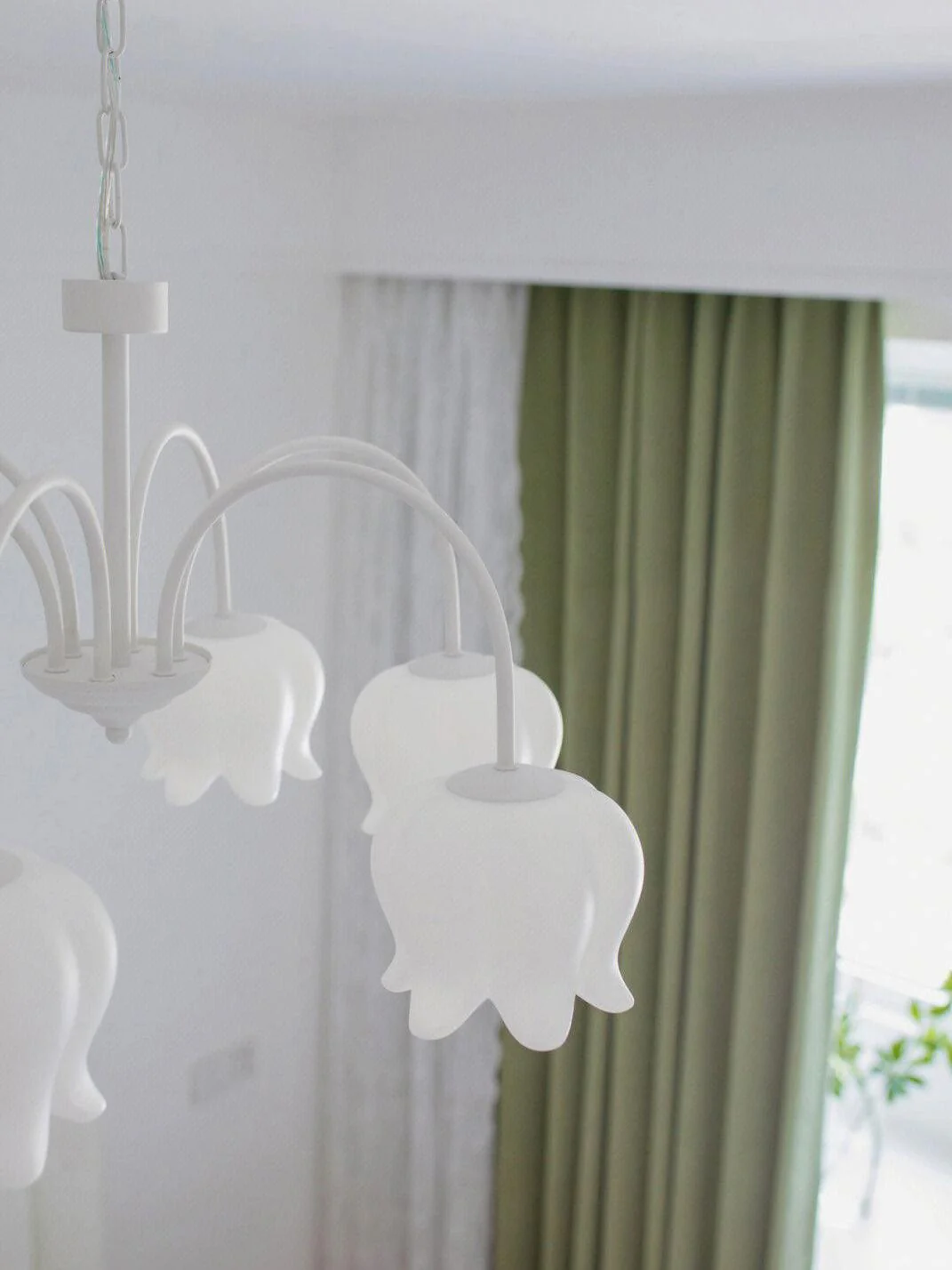 Lustra Chandelier Bell Shade Curved Arm White Floral Elegant - Image 22