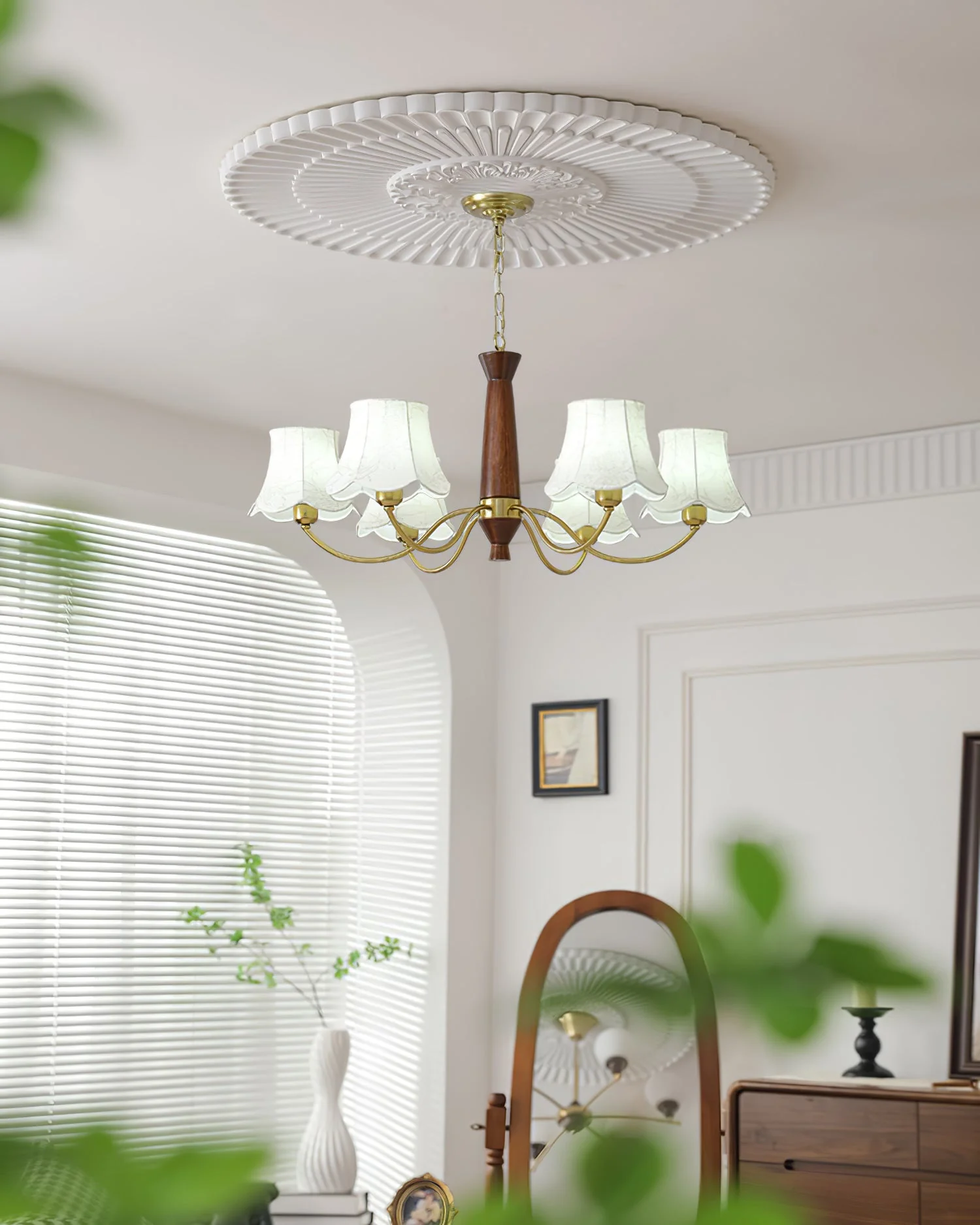 Lustra Chandelier Brass Fabric Curved Arms - Image 17