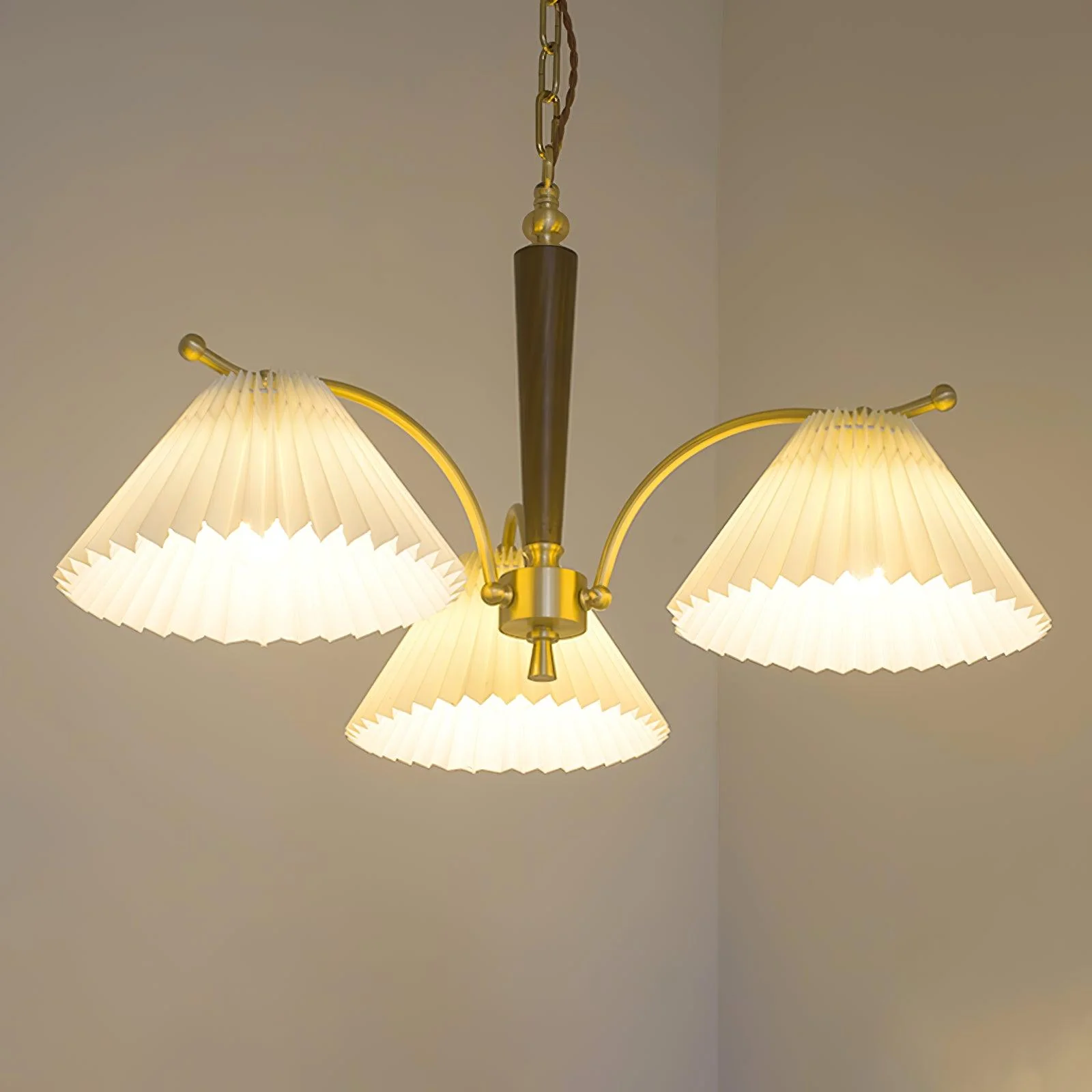 Lustra Chandelier Brass Pleated Shade Classic - Image 3