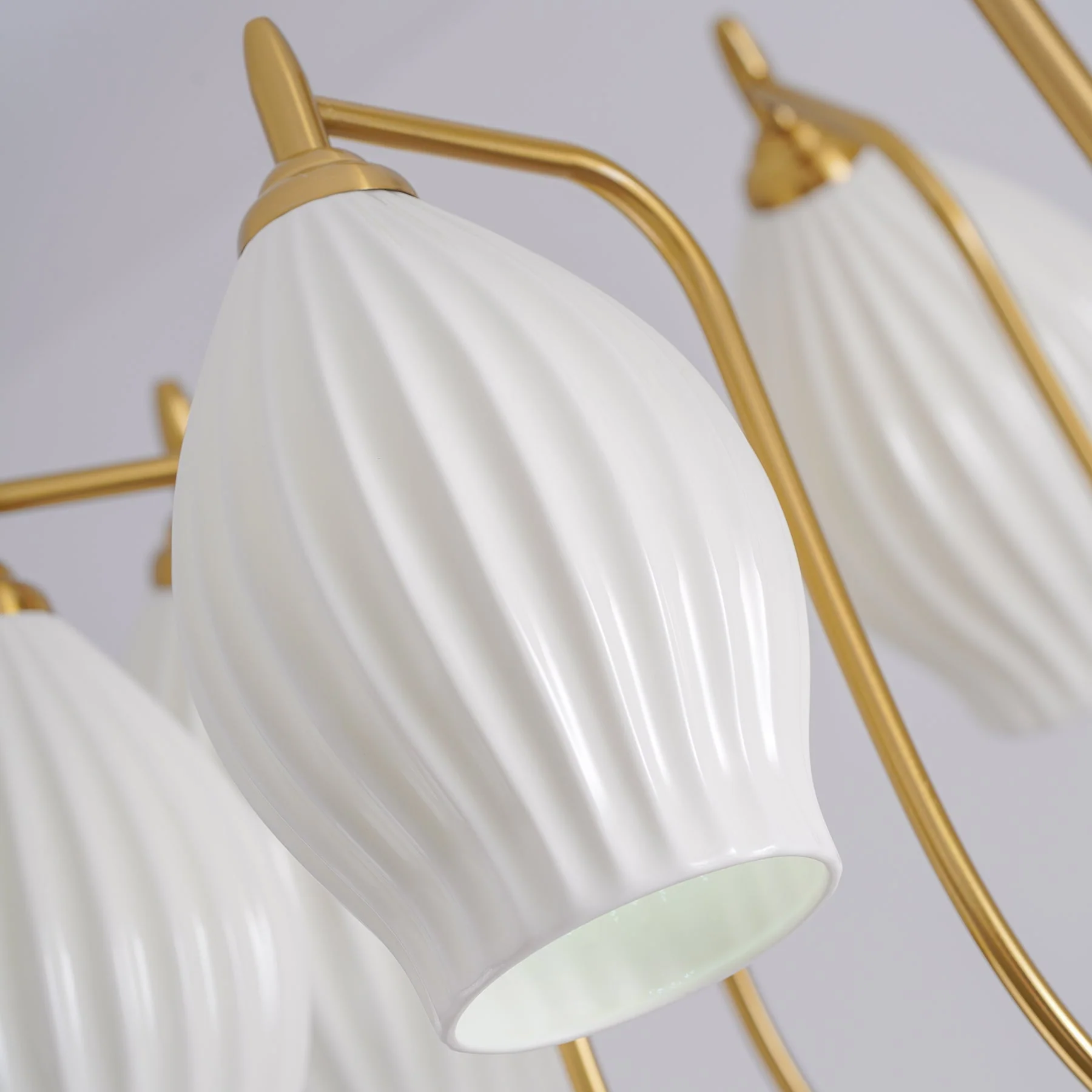Lustra Chandelier Ceramic Ribbed Sculptural Glass Elegant - Image 3