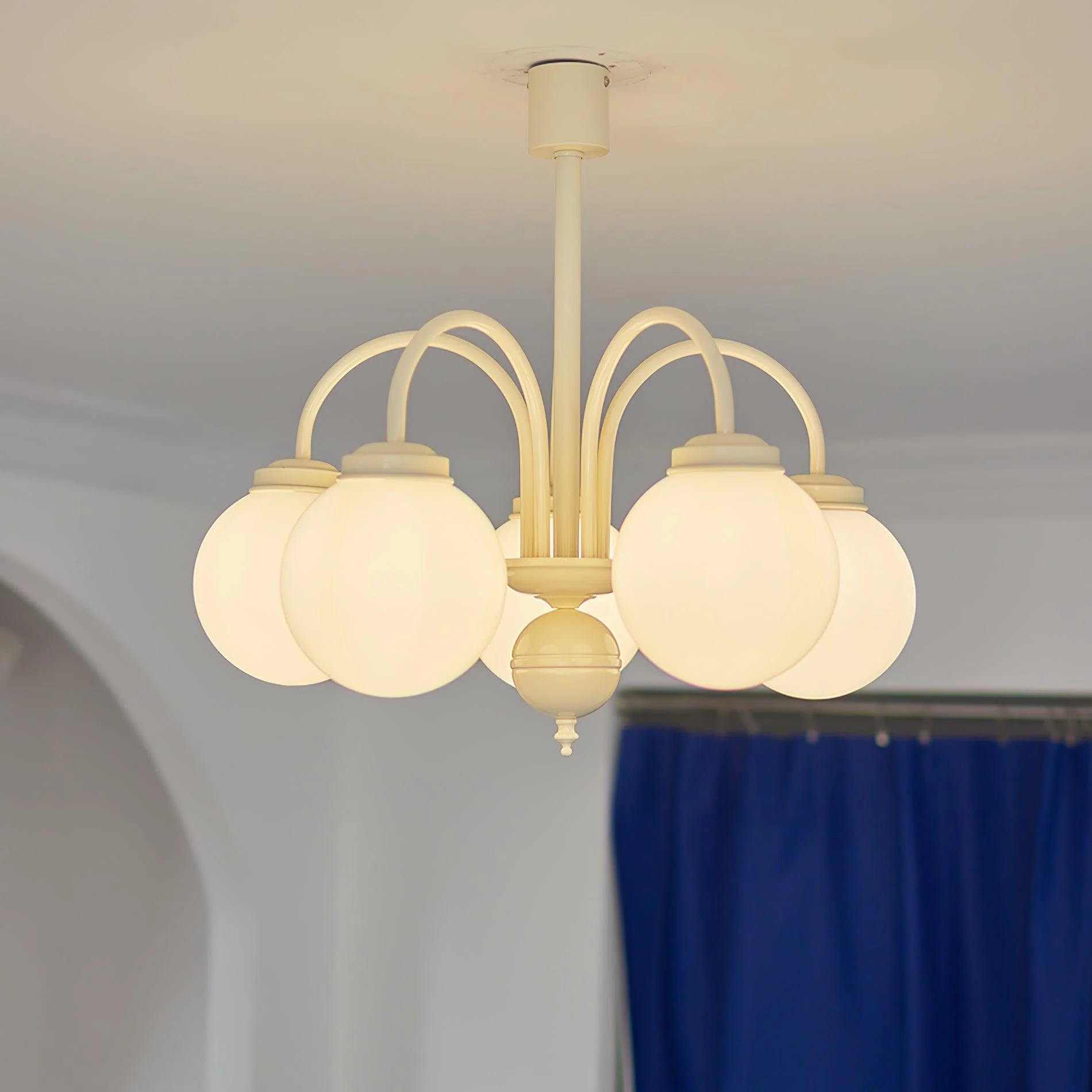 Lustra Chandelier Cream Glass Spheres - Image 31