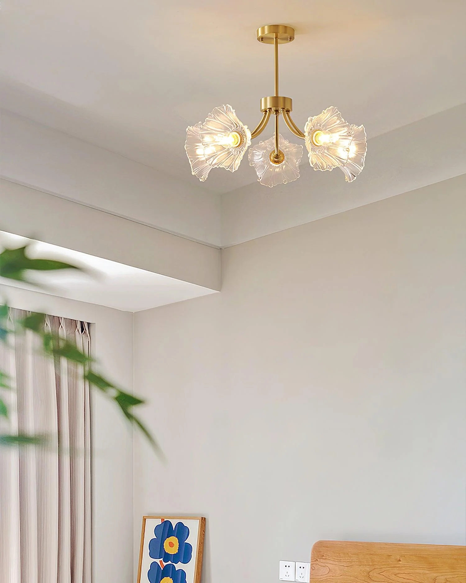 Lustra Chandelier Flower Glass with Brass Finish - Image 17