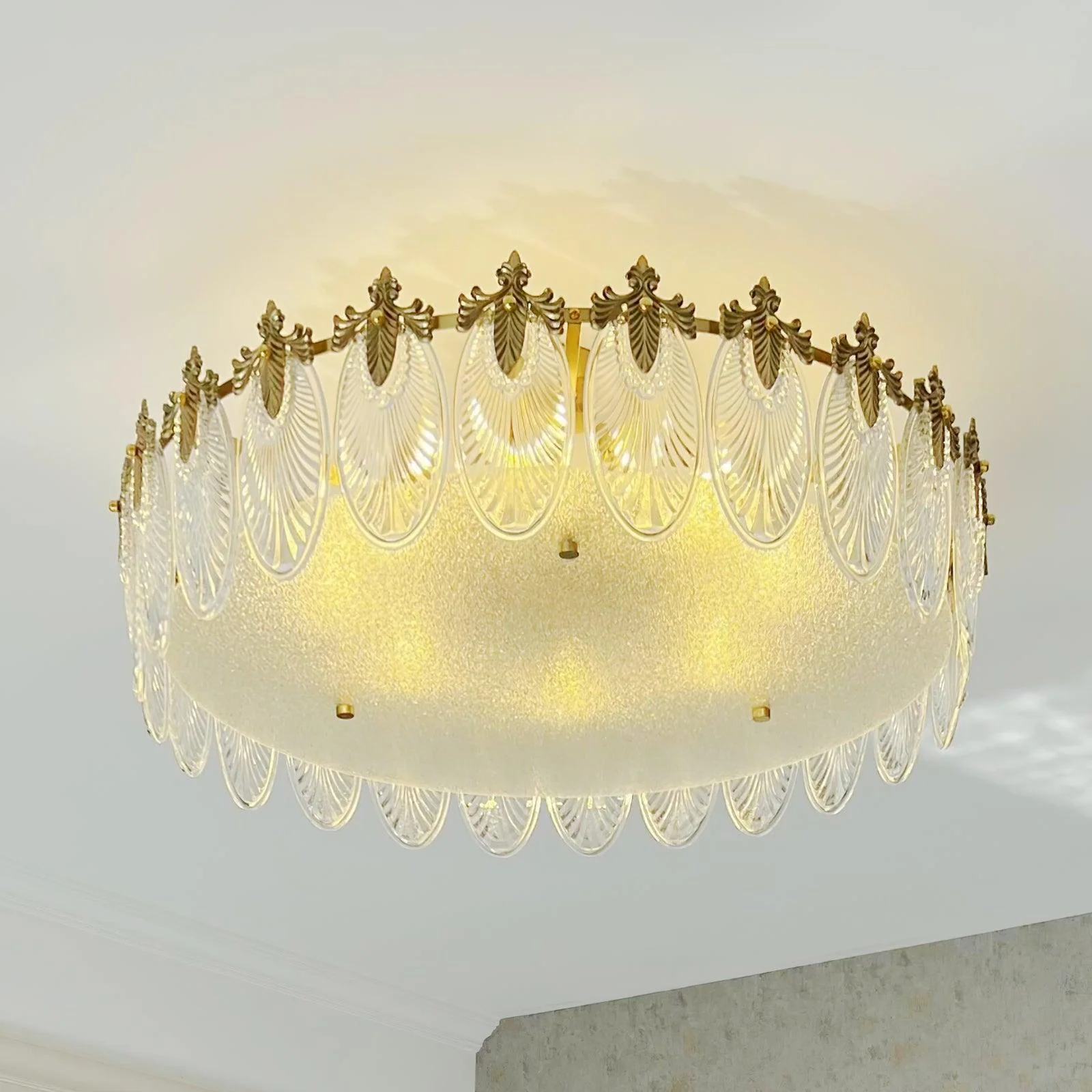 Lustra Chandelier Glass Petals Gold Frame Round - Image 11