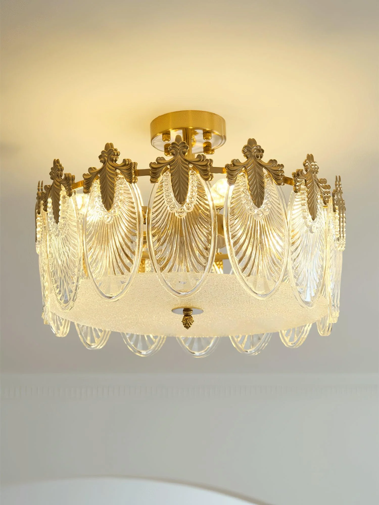 Lustra Chandelier Glass Petals Gold Frame Round - Image 27