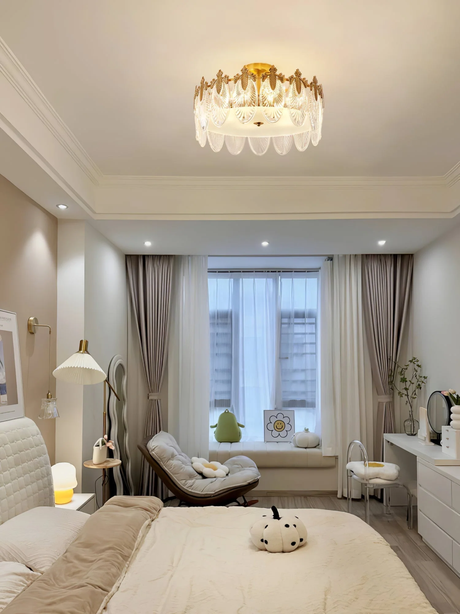 Lustra Chandelier Glass Petals Gold Frame Round - Image 48