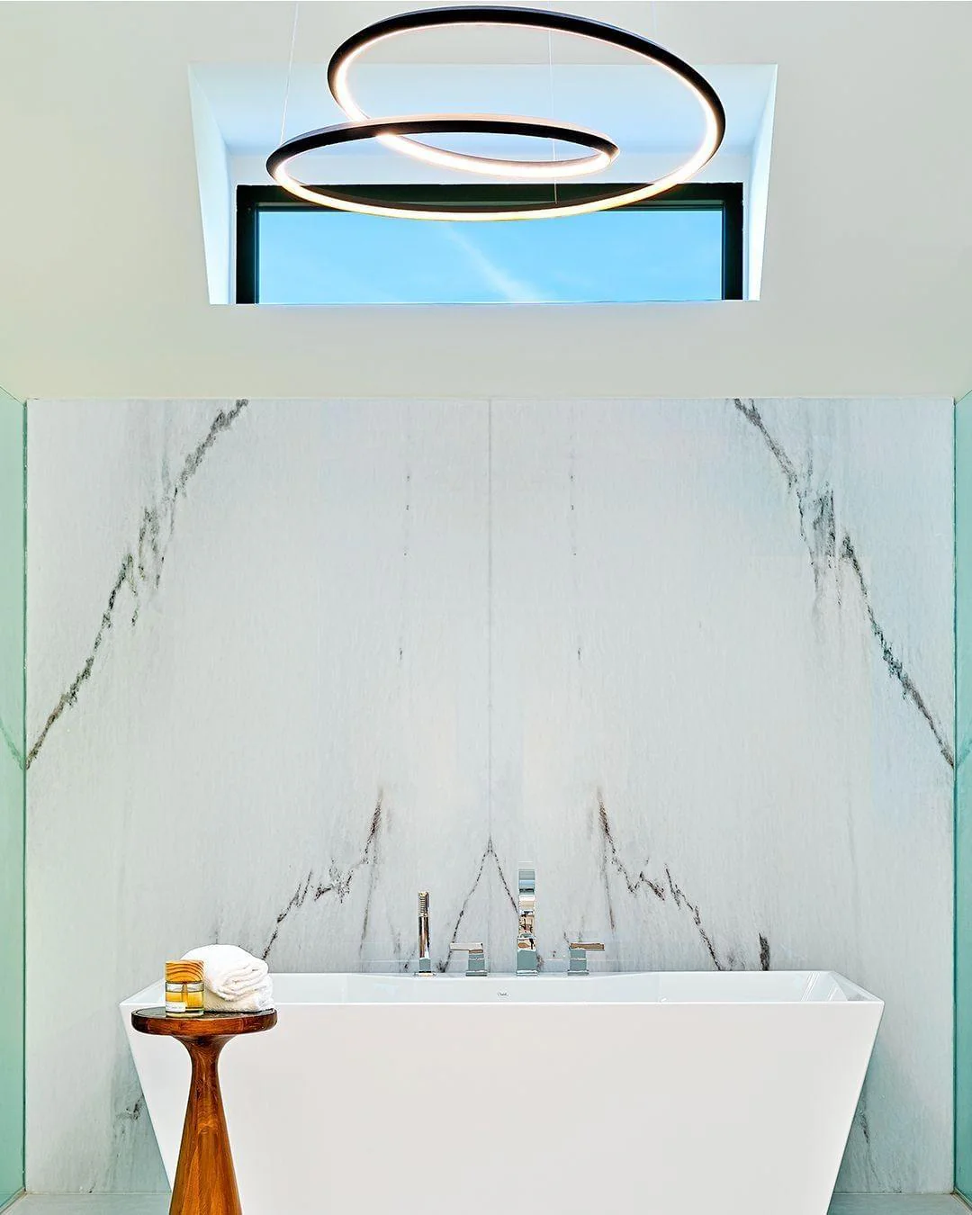 Lustra Chandelier Gold Aluminum Opal Glass - Image 13