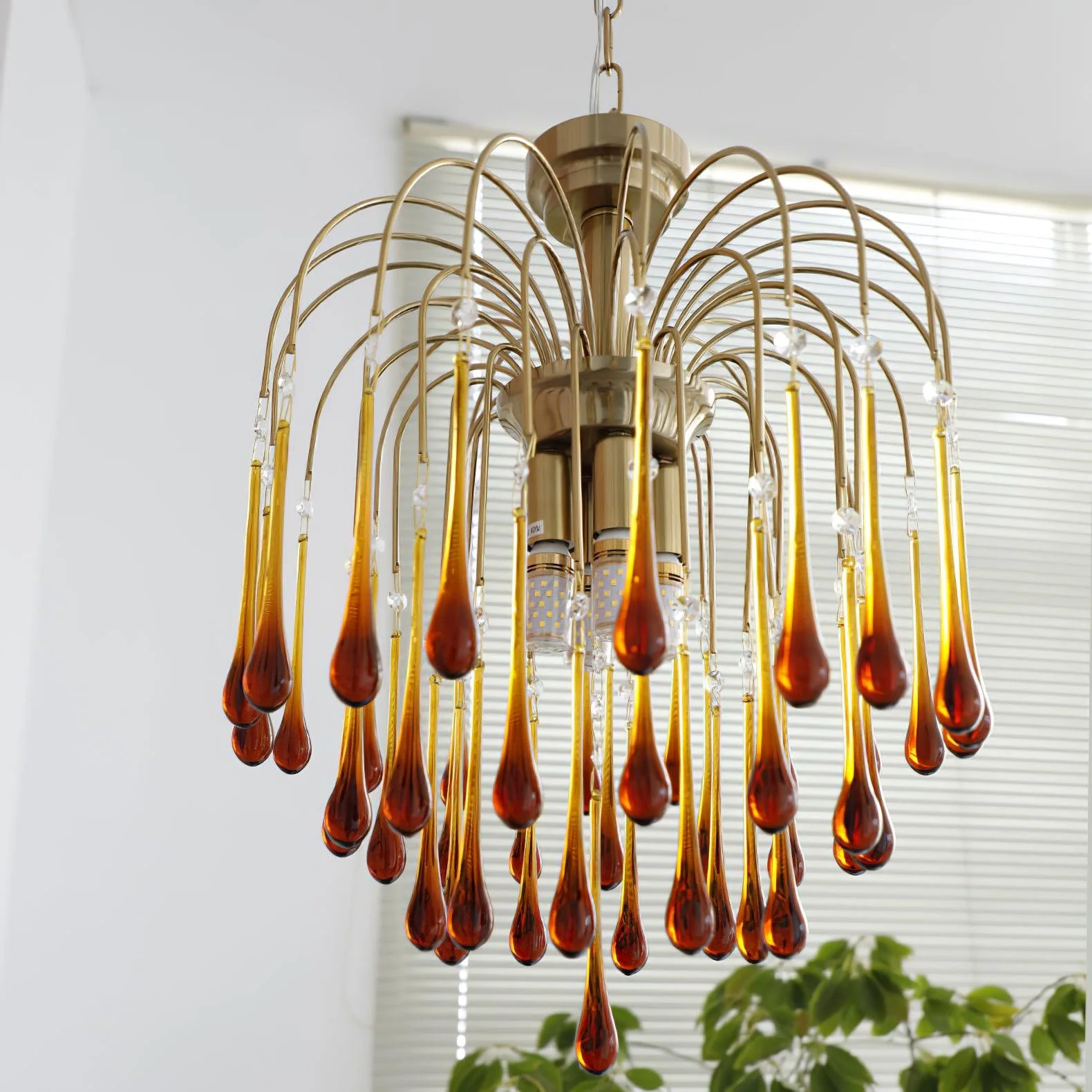 Lustra Chandelier Golden Arms and Crystal - Image 2