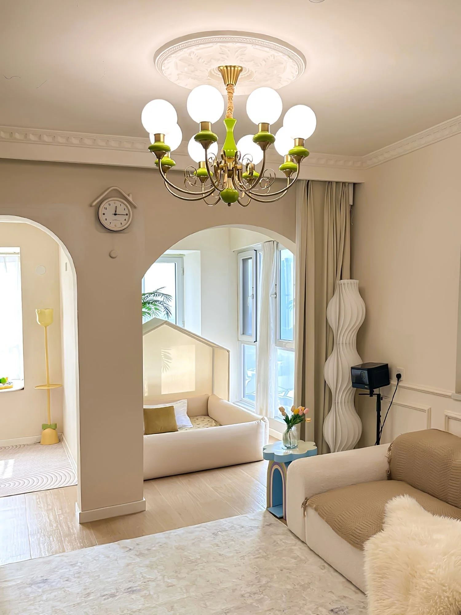 Lustra Chandelier Green Shades Gold Curved Arms - Image 63