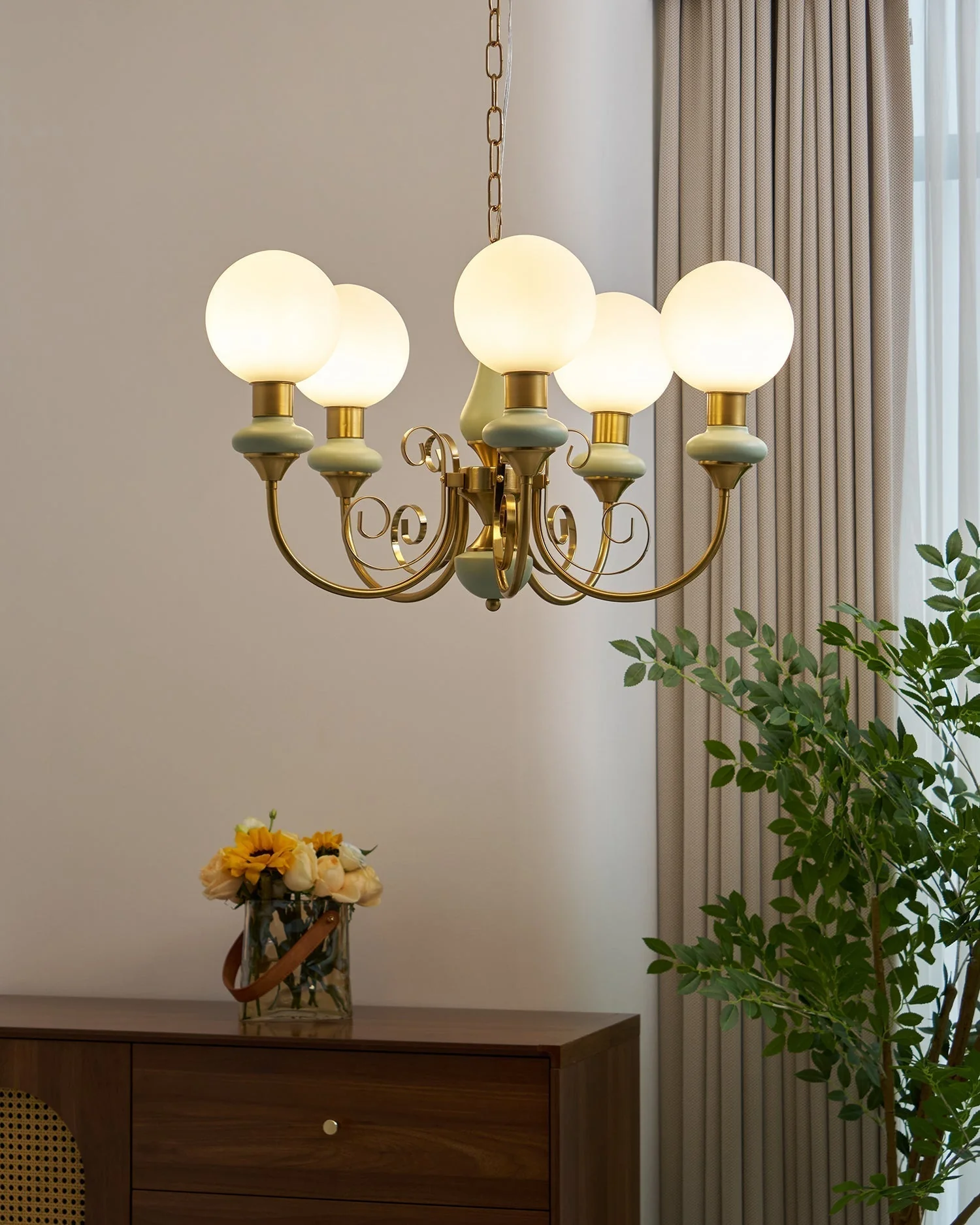 Lustra Chandelier Green Shades Gold Curved Arms - Image 84