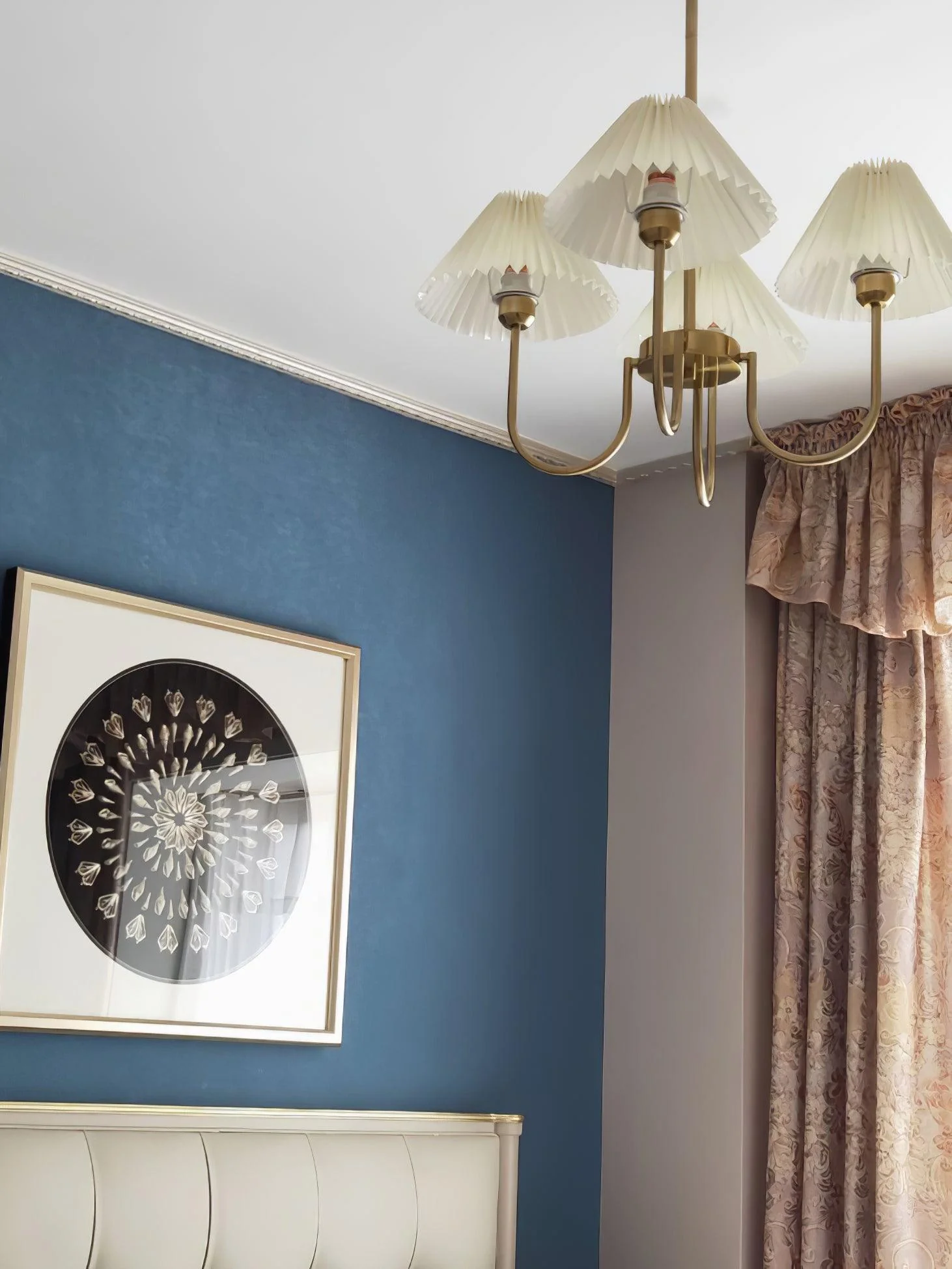Lustra Chandelier Lenore Brass Pleated Shade - Image 13