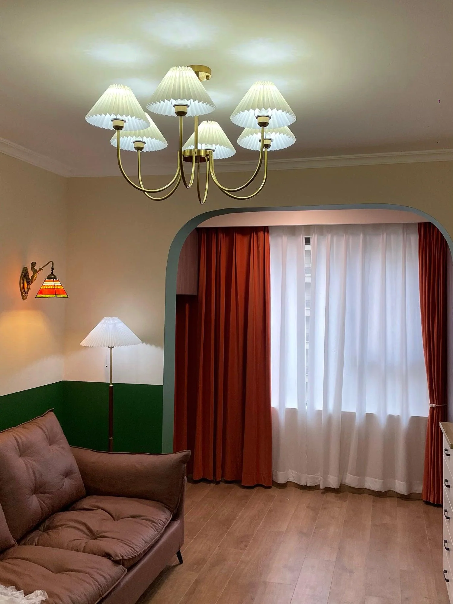 Lustra Chandelier Lenore Brass Pleated Shade - Image 31