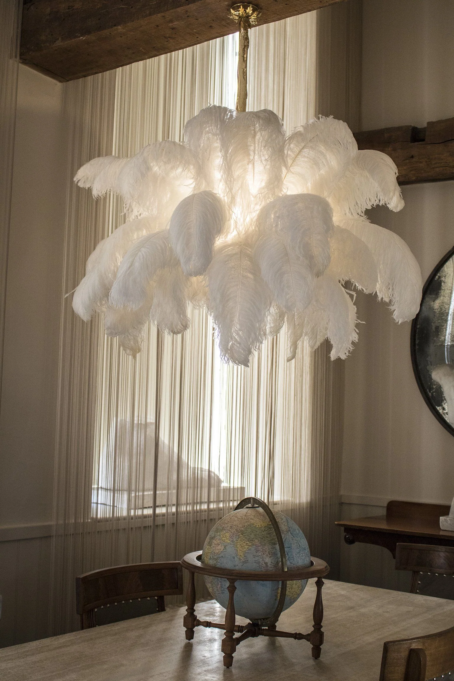 Lustra Chandelier Ostrich Feather Large Brass Stem - Image 103