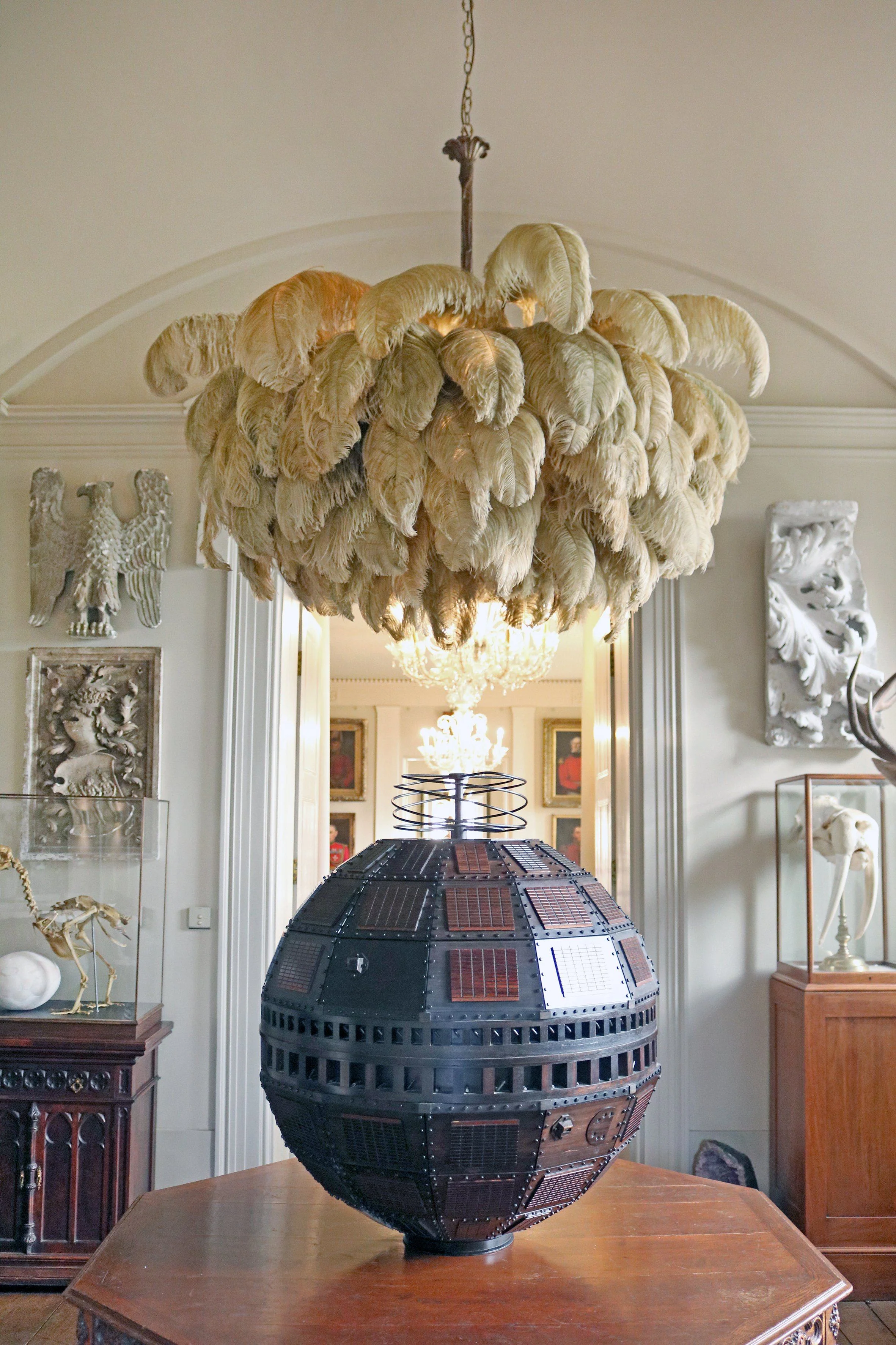 Lustra Chandelier Ostrich Feather Large Brass Stem - Image 195