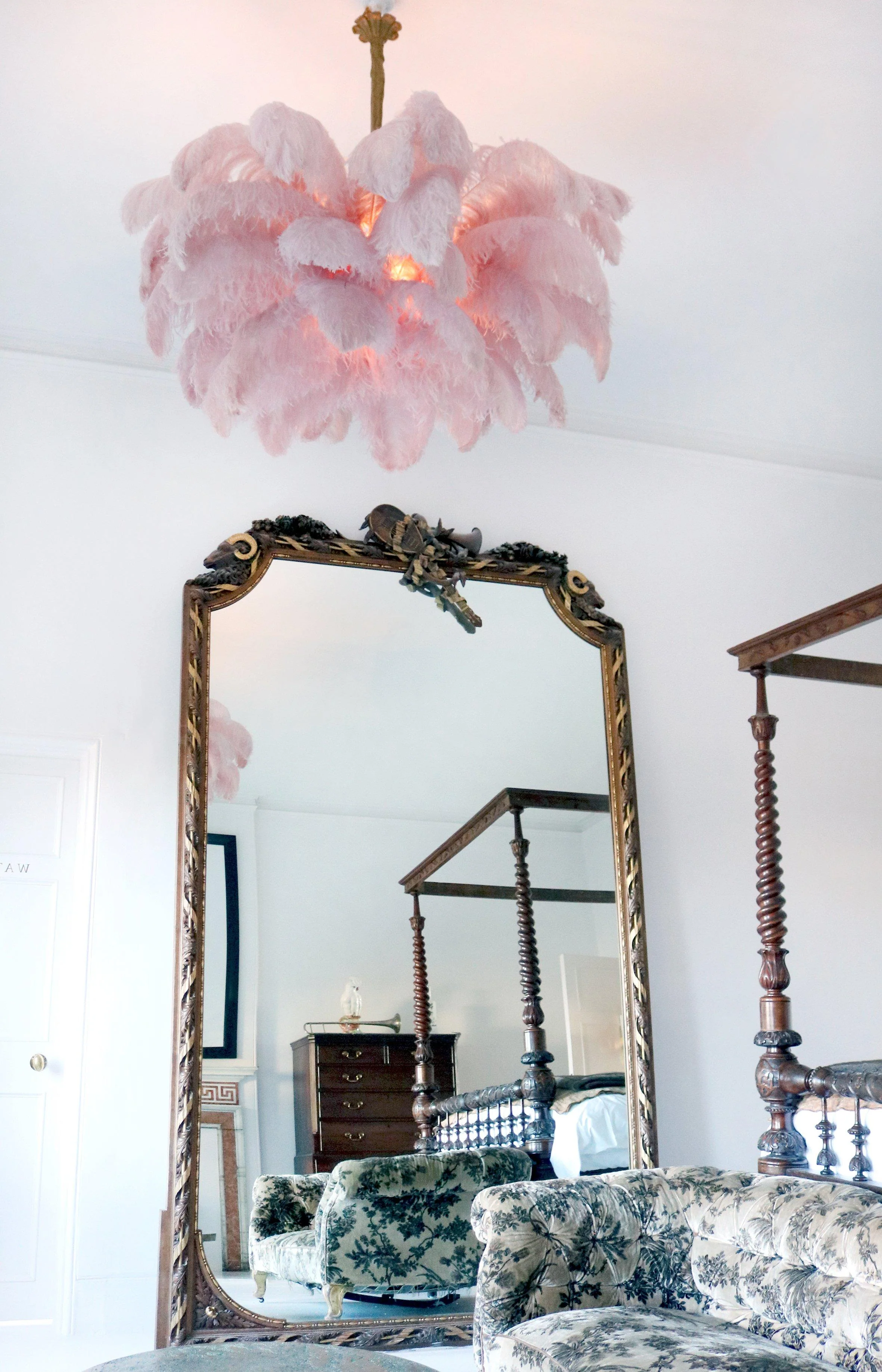 Lustra Chandelier Ostrich Feather Large Brass Stem - Image 98