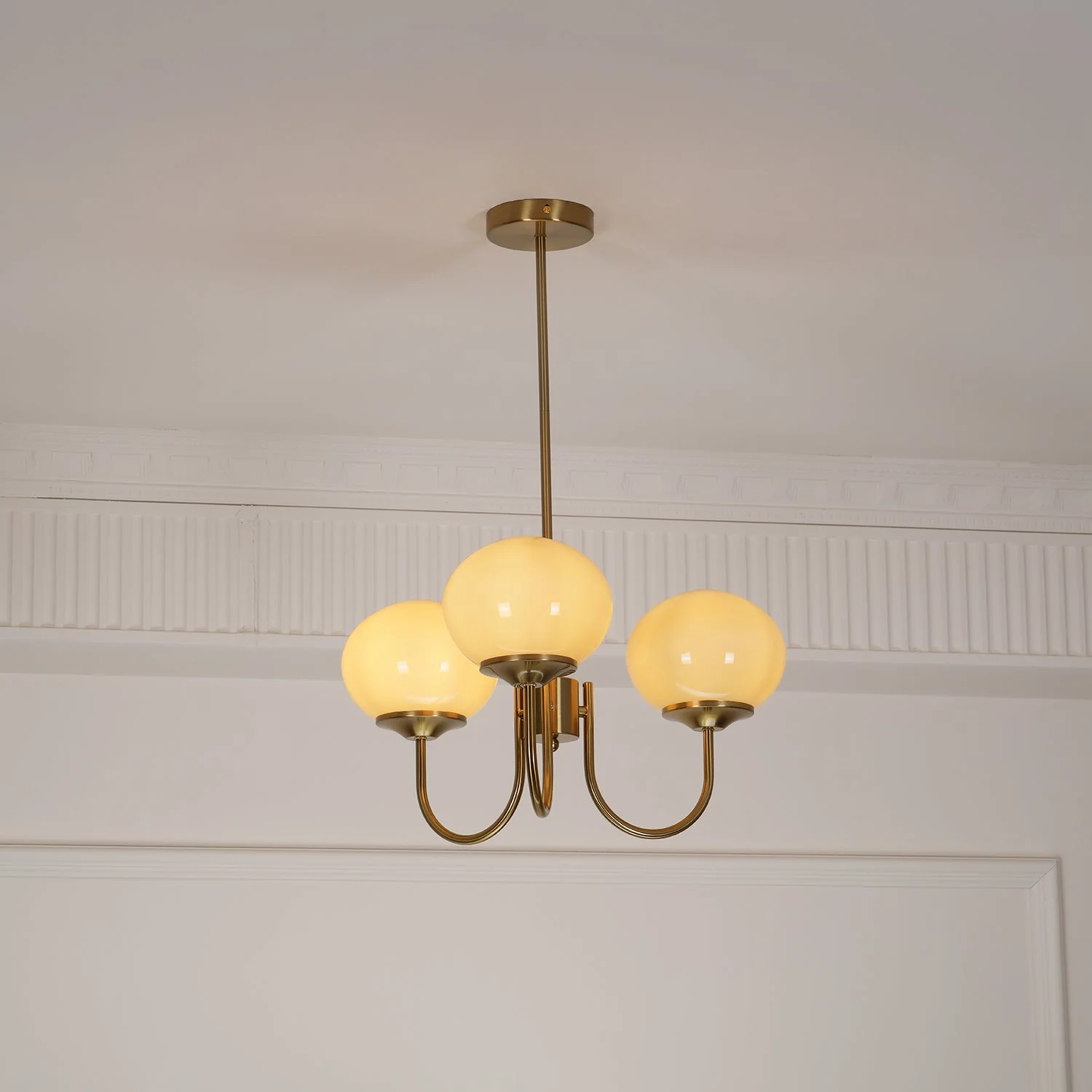 Lustra Chandelier Pink Glass Globe Gold - Image 87