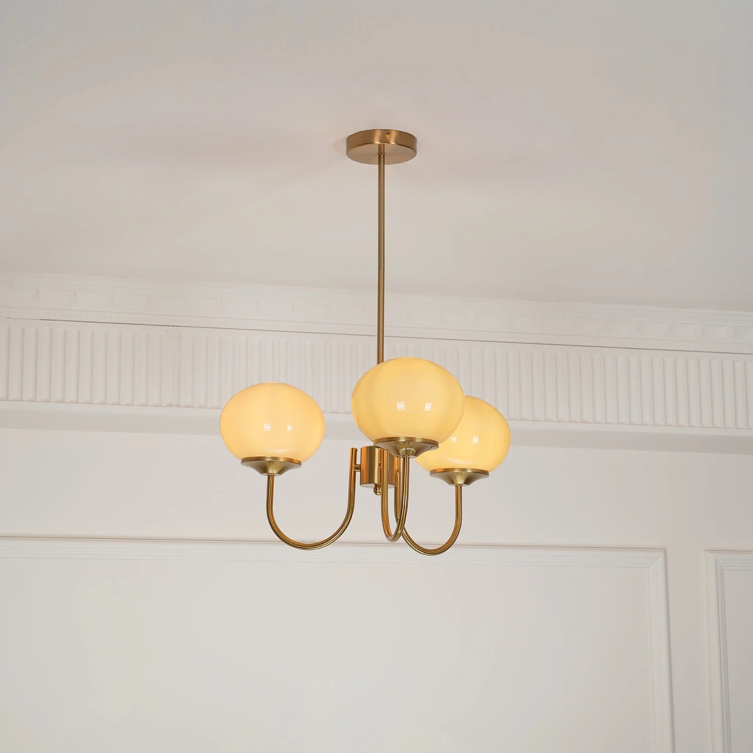 Lustra Chandelier Pink Glass Globe Gold - Image 91
