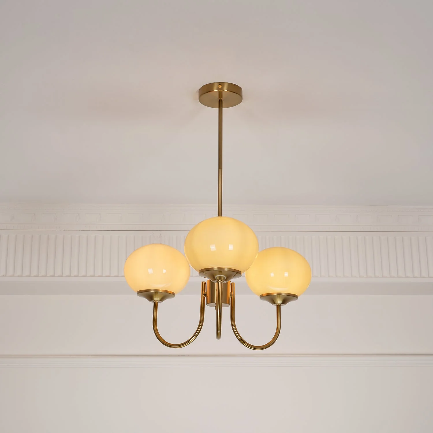Lustra Chandelier Pink Glass Globe Gold - Image 92