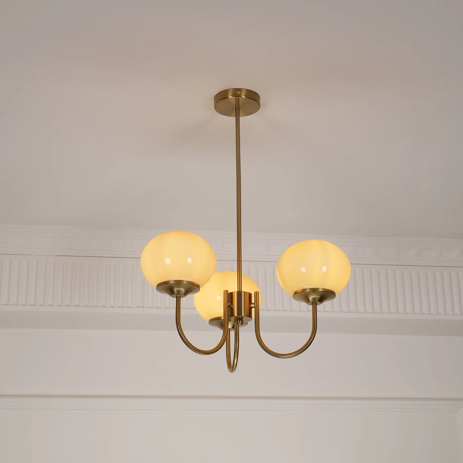 Lustra Chandelier Pink Glass Globe Gold - Image 94