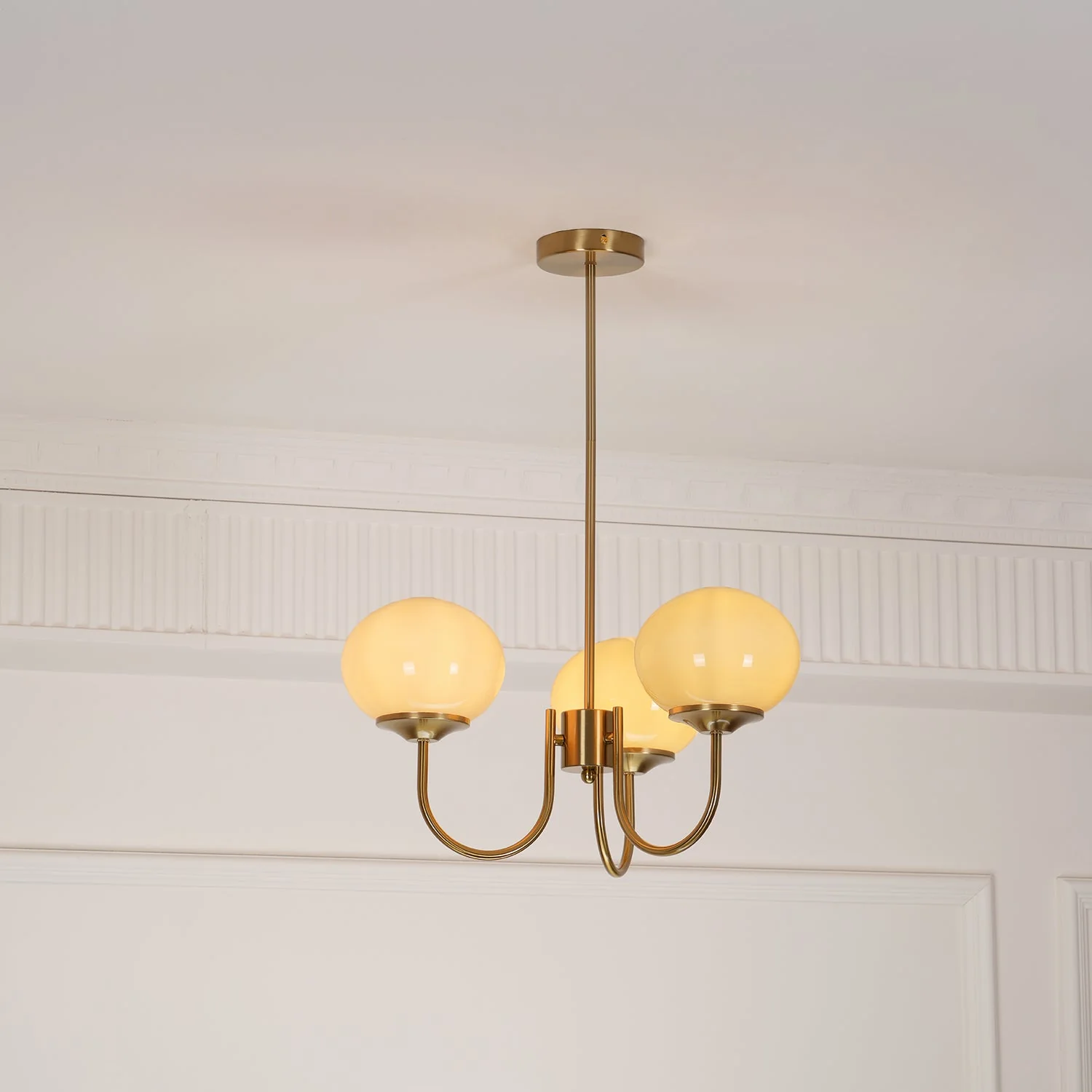 Lustra Chandelier Pink Glass Globe Gold - Image 95