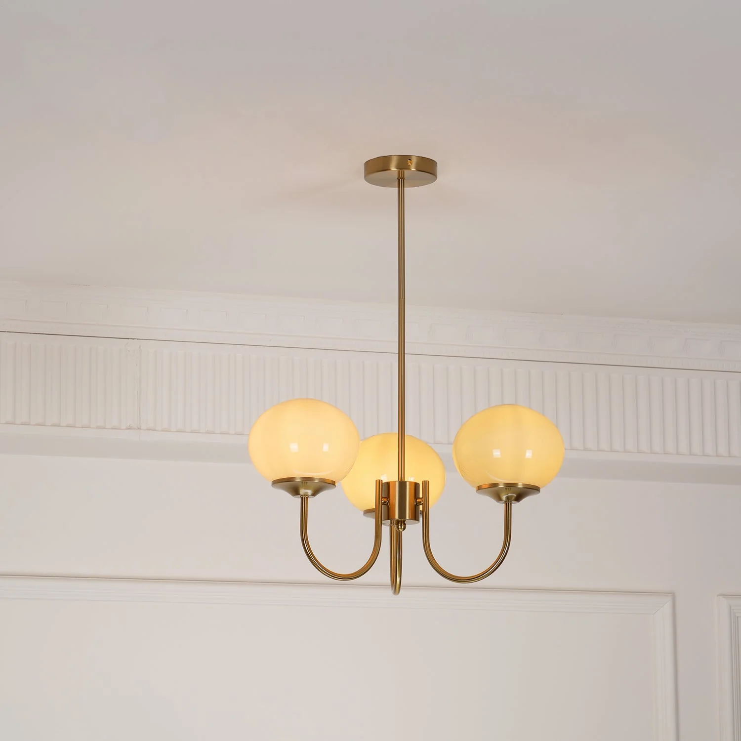 Lustra Chandelier Pink Glass Globe Gold - Image 96