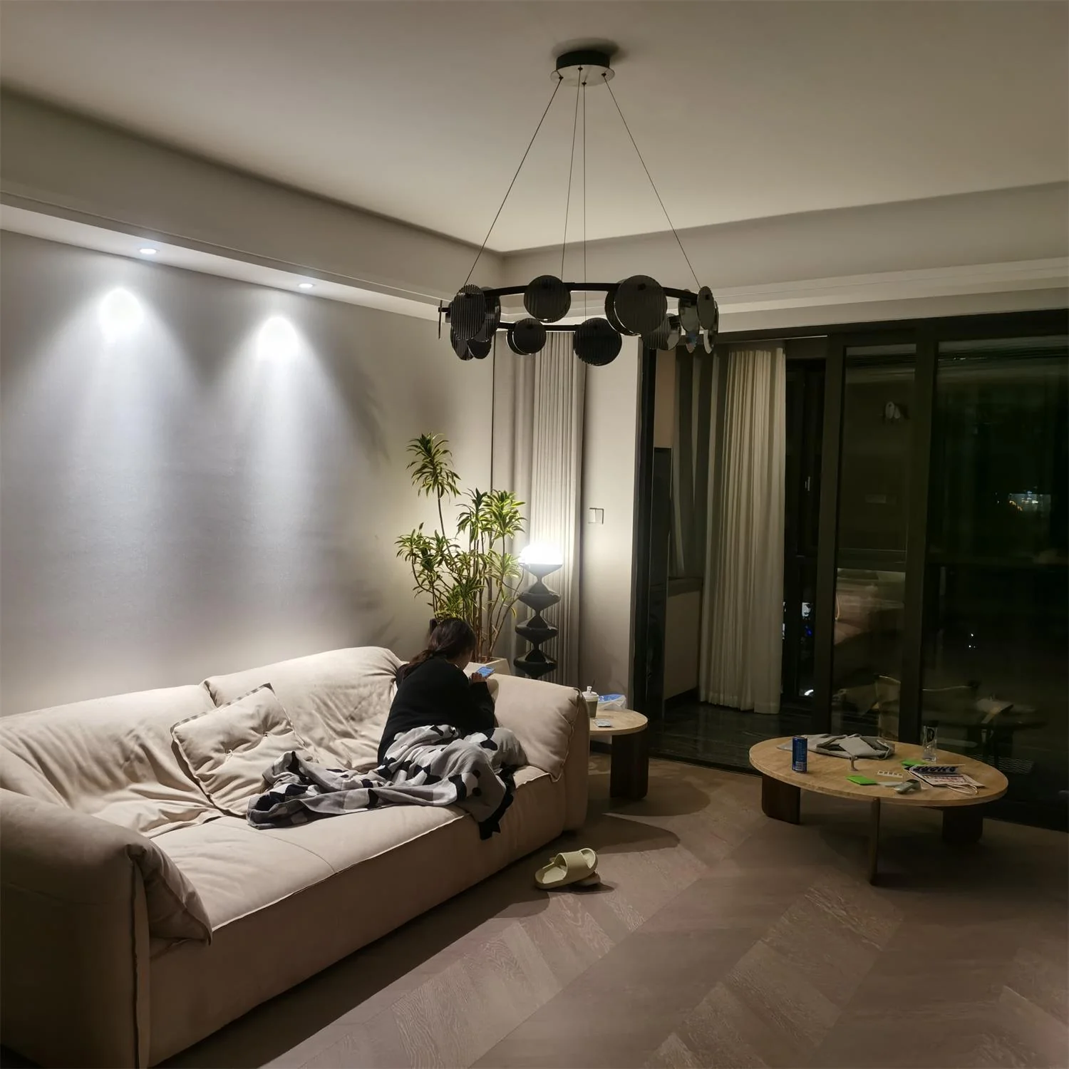 Lustra Chandelier Smoked Glass and Black - Image 4