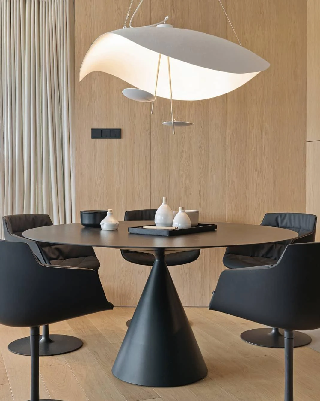 Lustra Pendant Lamp Black Gold Curved Shade - Image 11