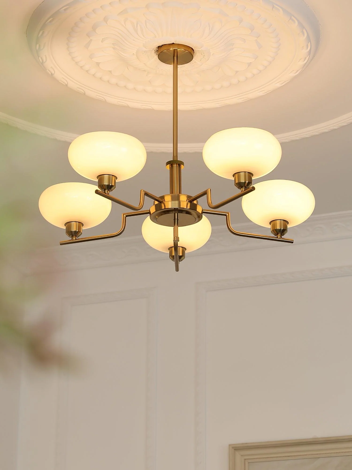 Lustra Pendant Lamp Glass Globe Brass Frame - Image 3