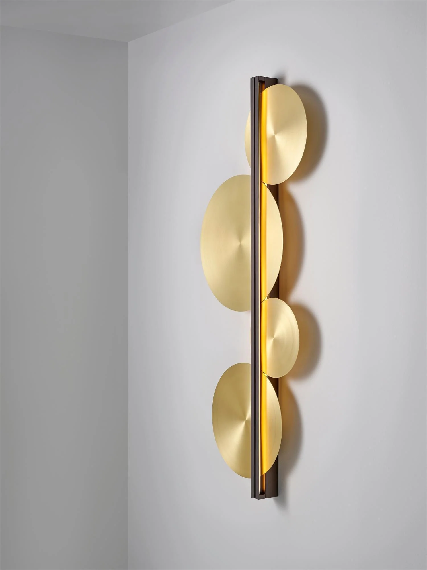 Lustra Wall Lamp Gold Circular Sculptural - Image 11