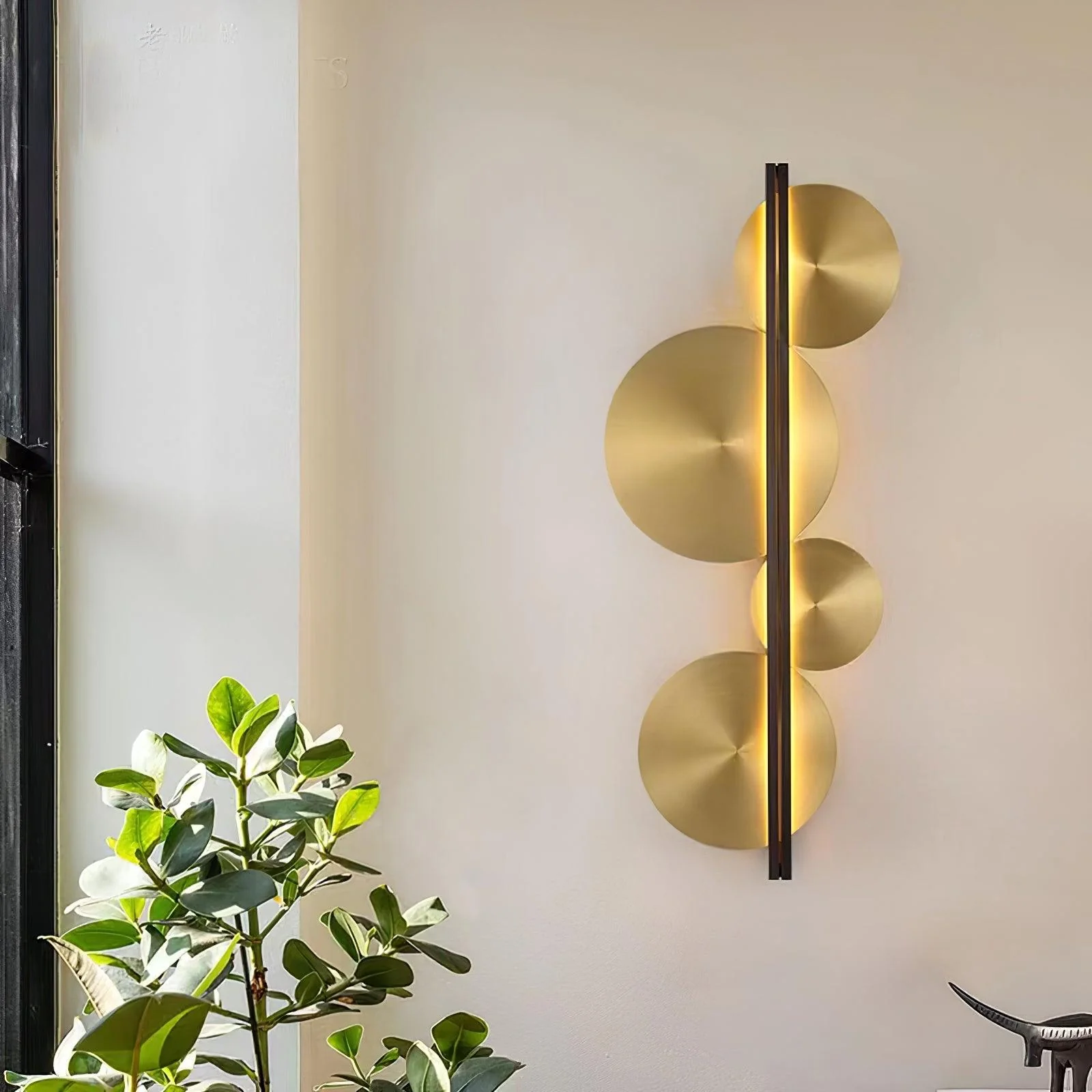 Lustra Wall Lamp Gold Circular Sculptural - Image 4
