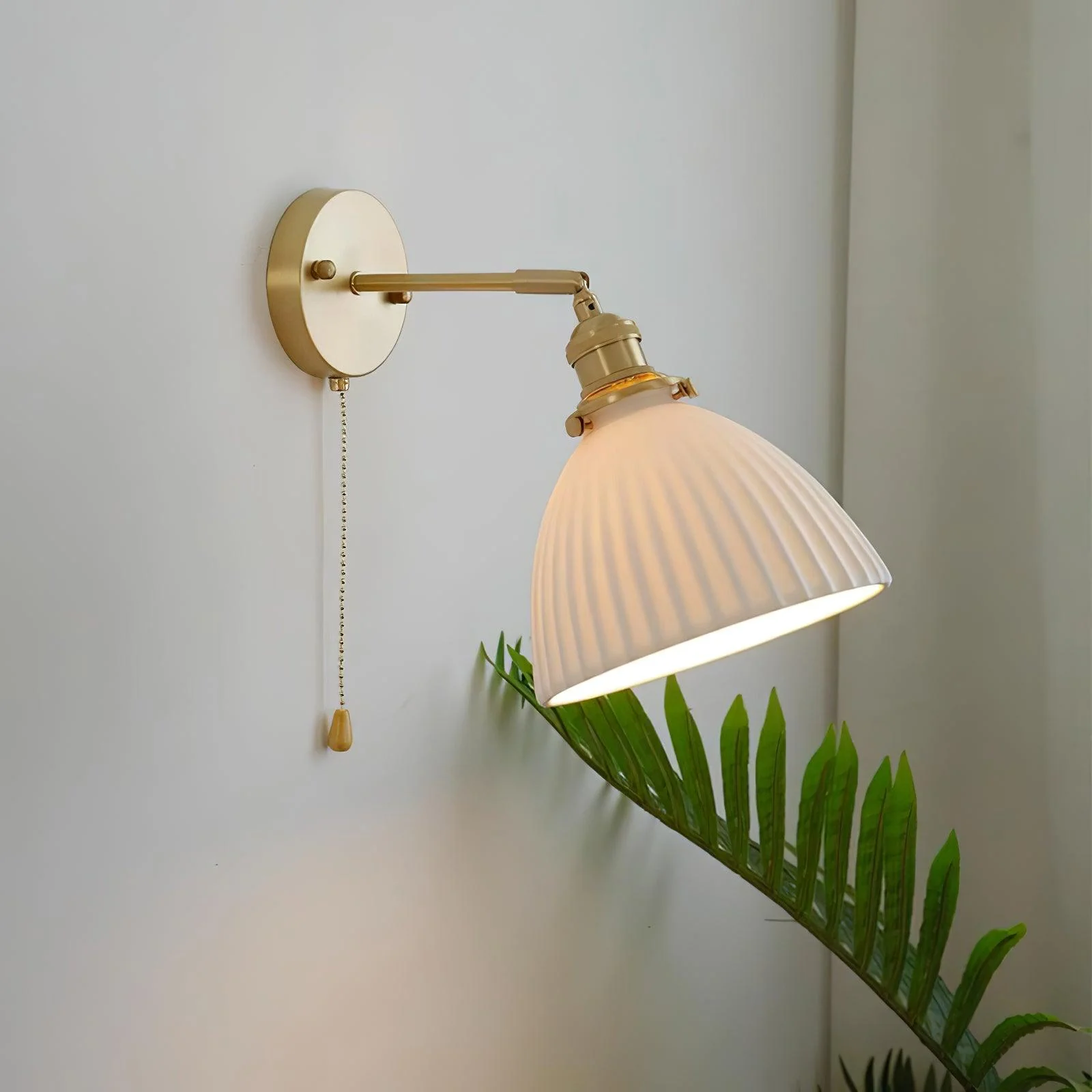 Lustra Wall Lamp Pleated Ceramic Brass - Image 4