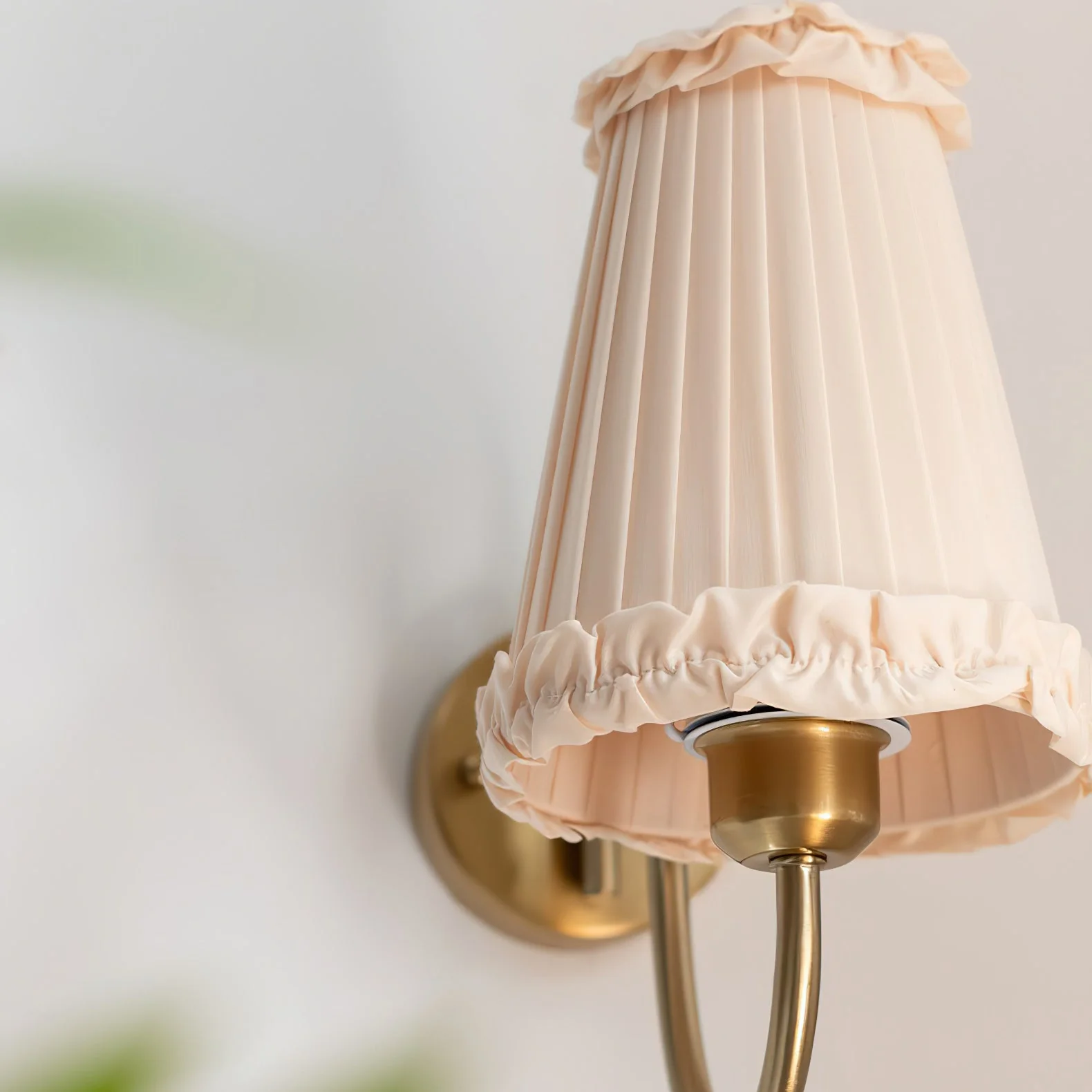 Mcveigh Contemporary Fabric Wall Lamp - Image 7