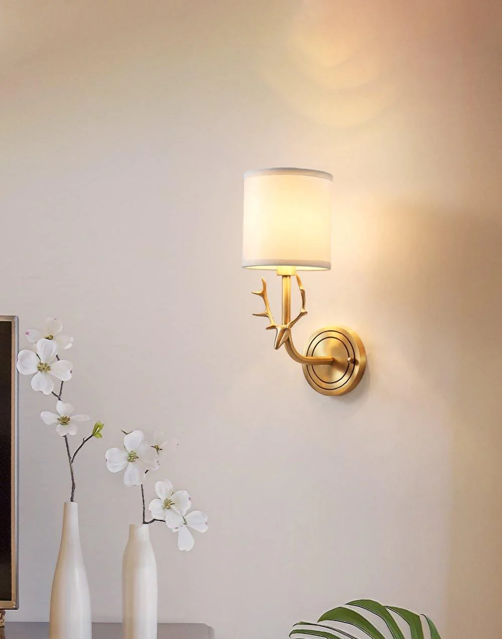 Noble Elegance Deer Head Brass Wall Light - Image 25