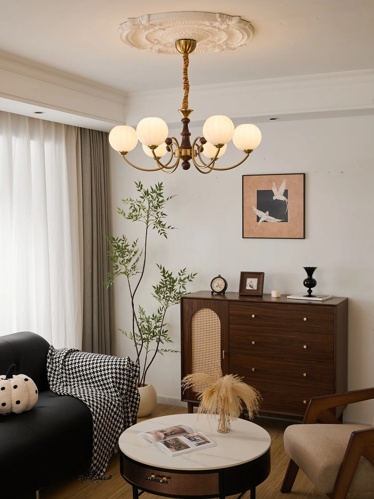 Omirara Traditional Elegance Vintage Wood Chandelier - Image 11