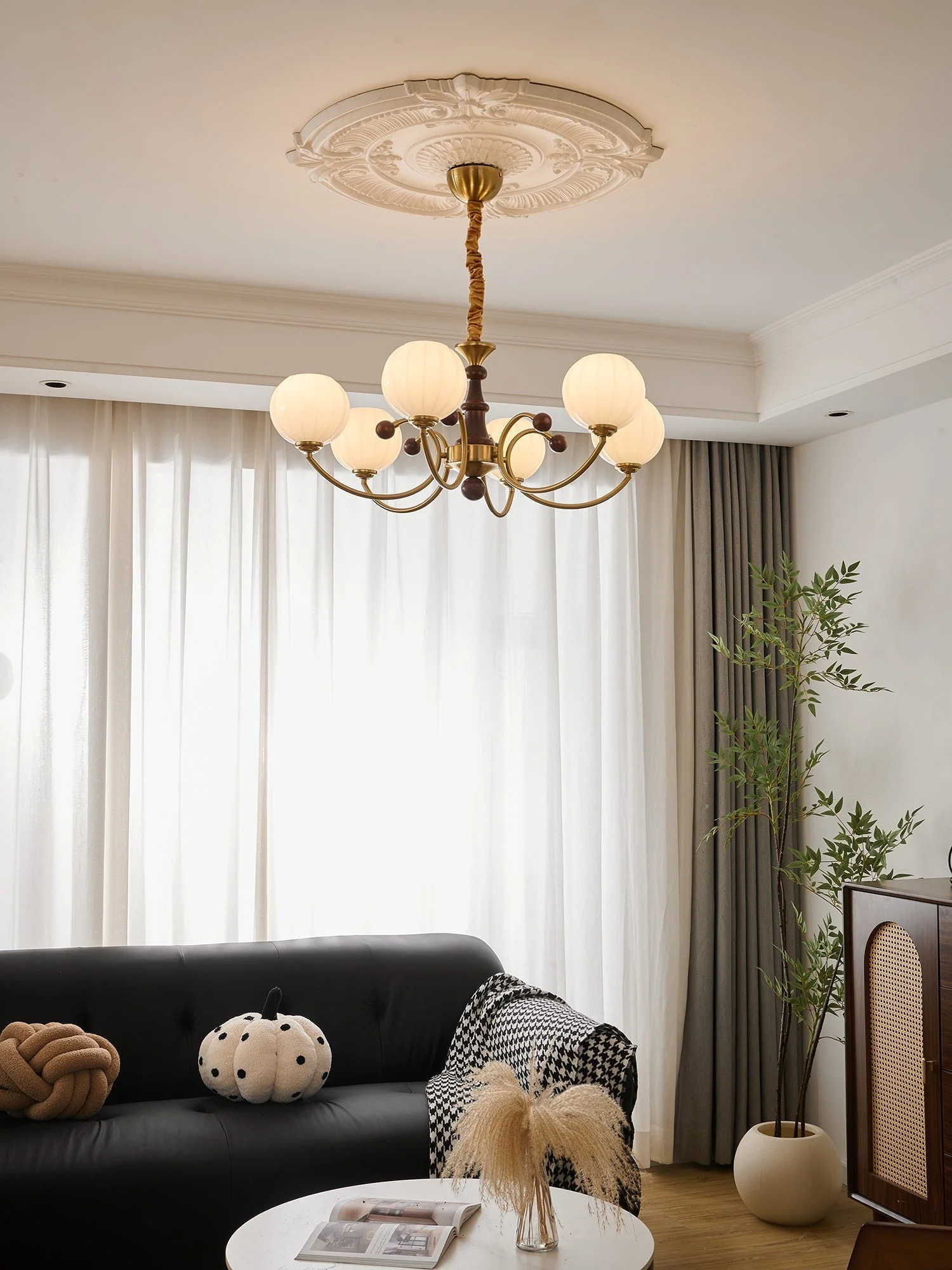 Omirara Traditional Elegance Vintage Wood Chandelier - Image 14
