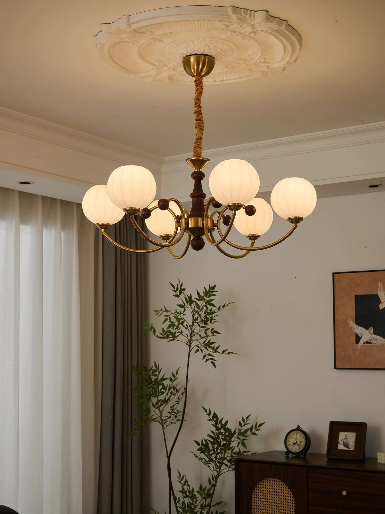 Omirara Traditional Elegance Vintage Wood Chandelier - Image 15